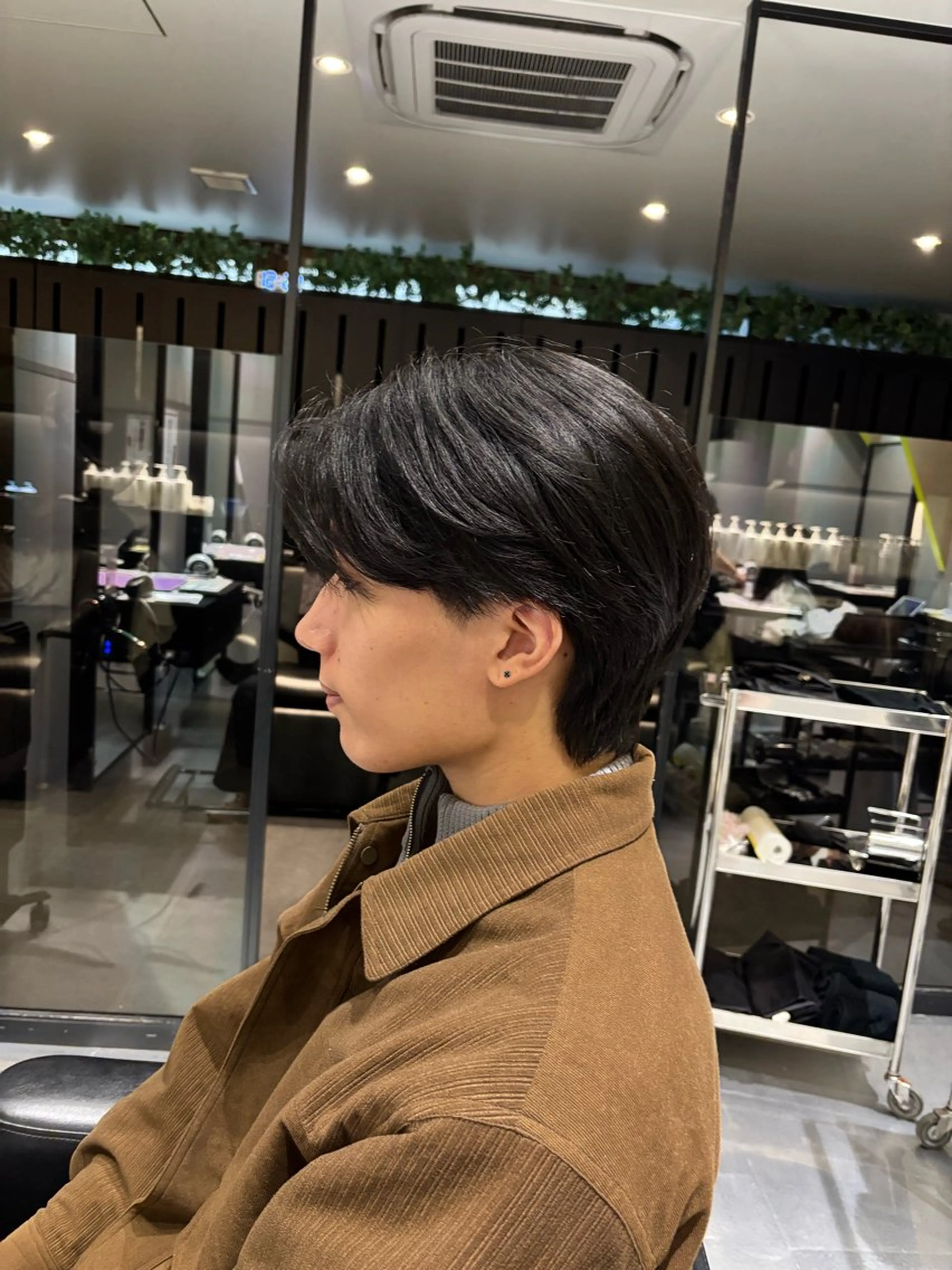 ショート メンズ センターパート 刈り上げ 森田 葵葉のヘアスタイル