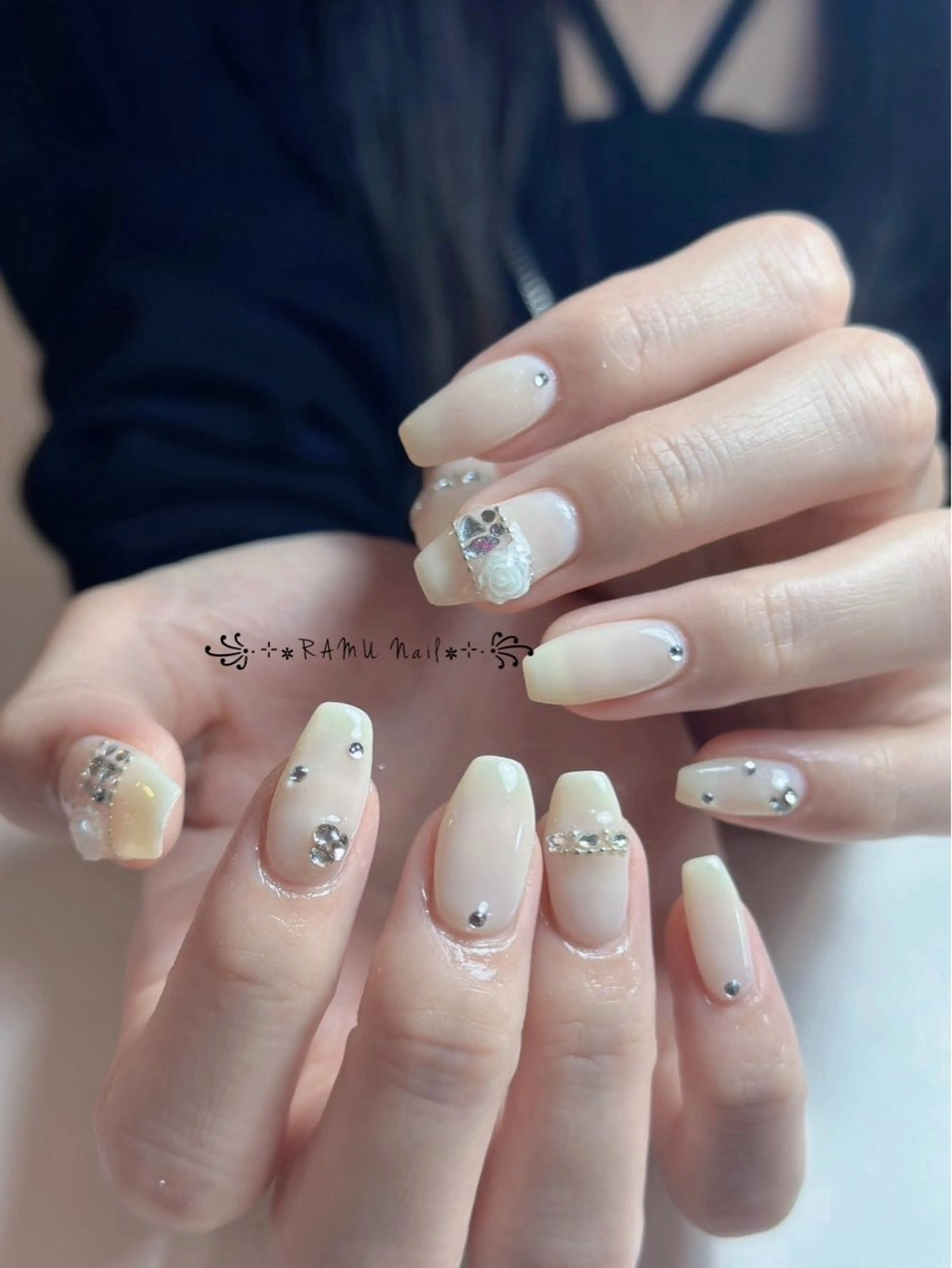 ネイル チークネイル フレンチネイル グラデーション キラキラネイル 韓国ネイル ハンドネイル RAMU_Nail 池袋店のネイルデザイン