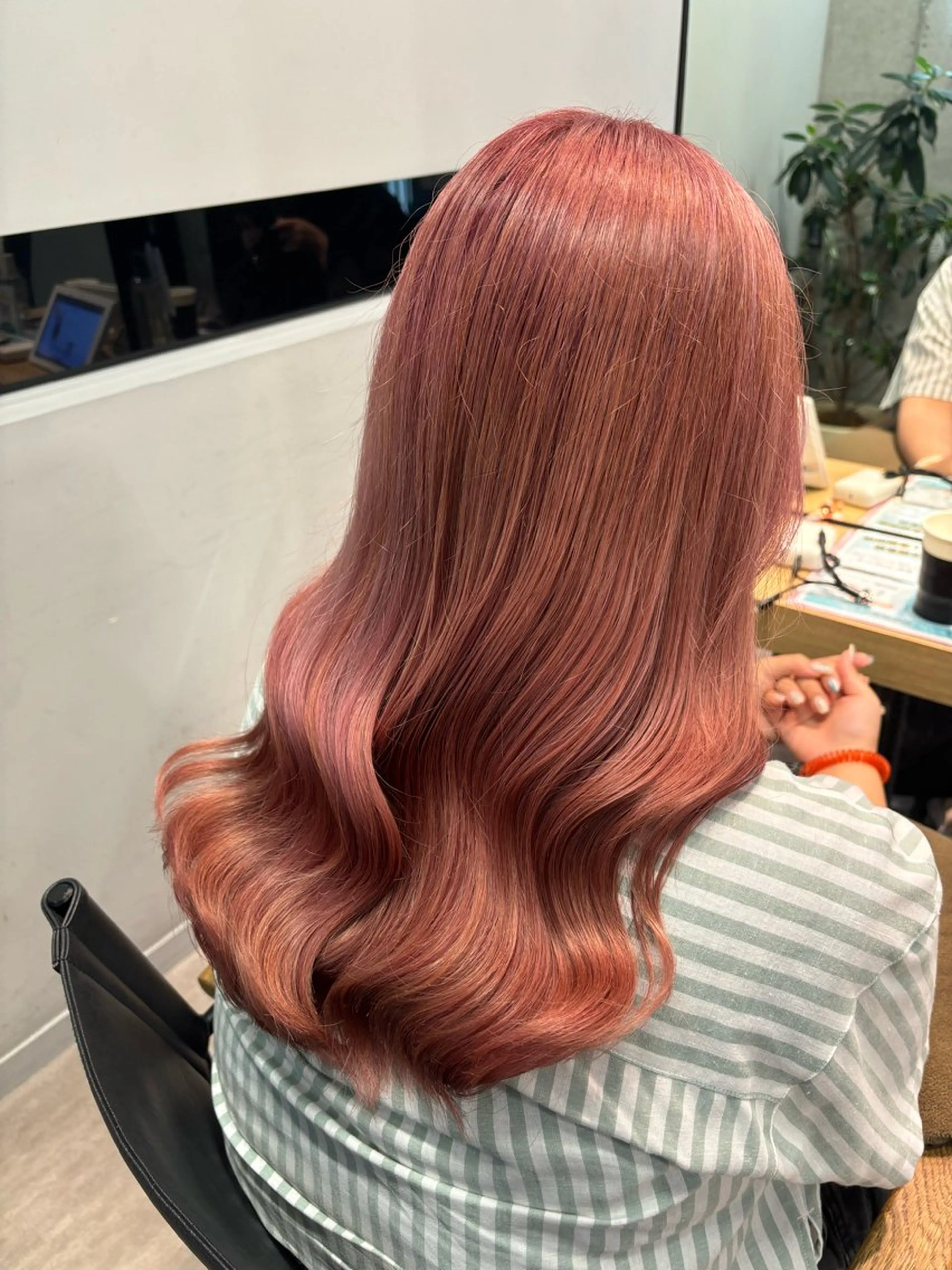 ロング カラー ハイトーンカラー オレンジ ピンクカラー ヘアカラー 🎀縮毛矯正.暗髪 .艶髪🩶ちひろのヘアスタイル