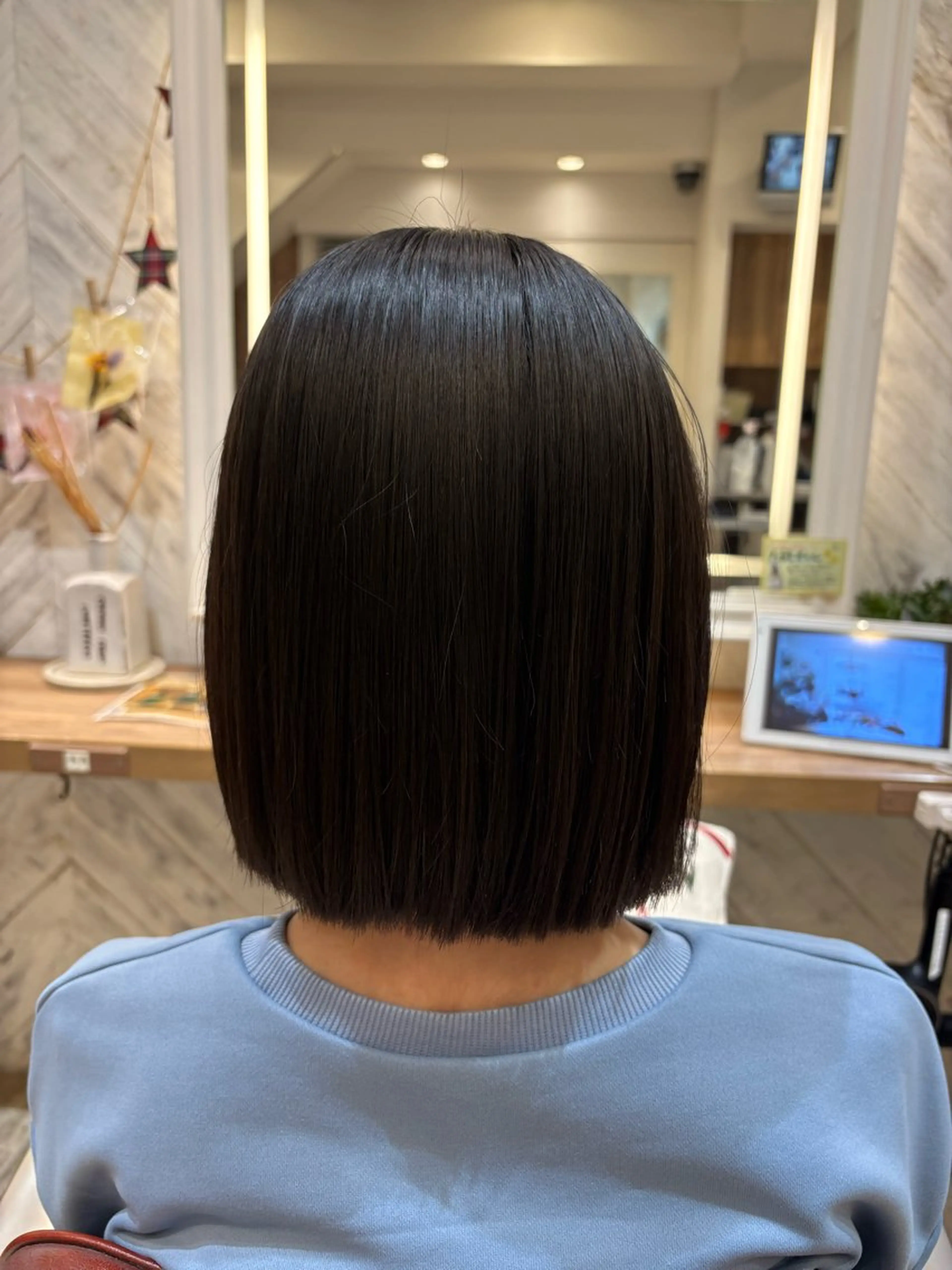 ミディアム カット ✨髪質改善縮毛矯正 酸性ストレートのヘアスタイル