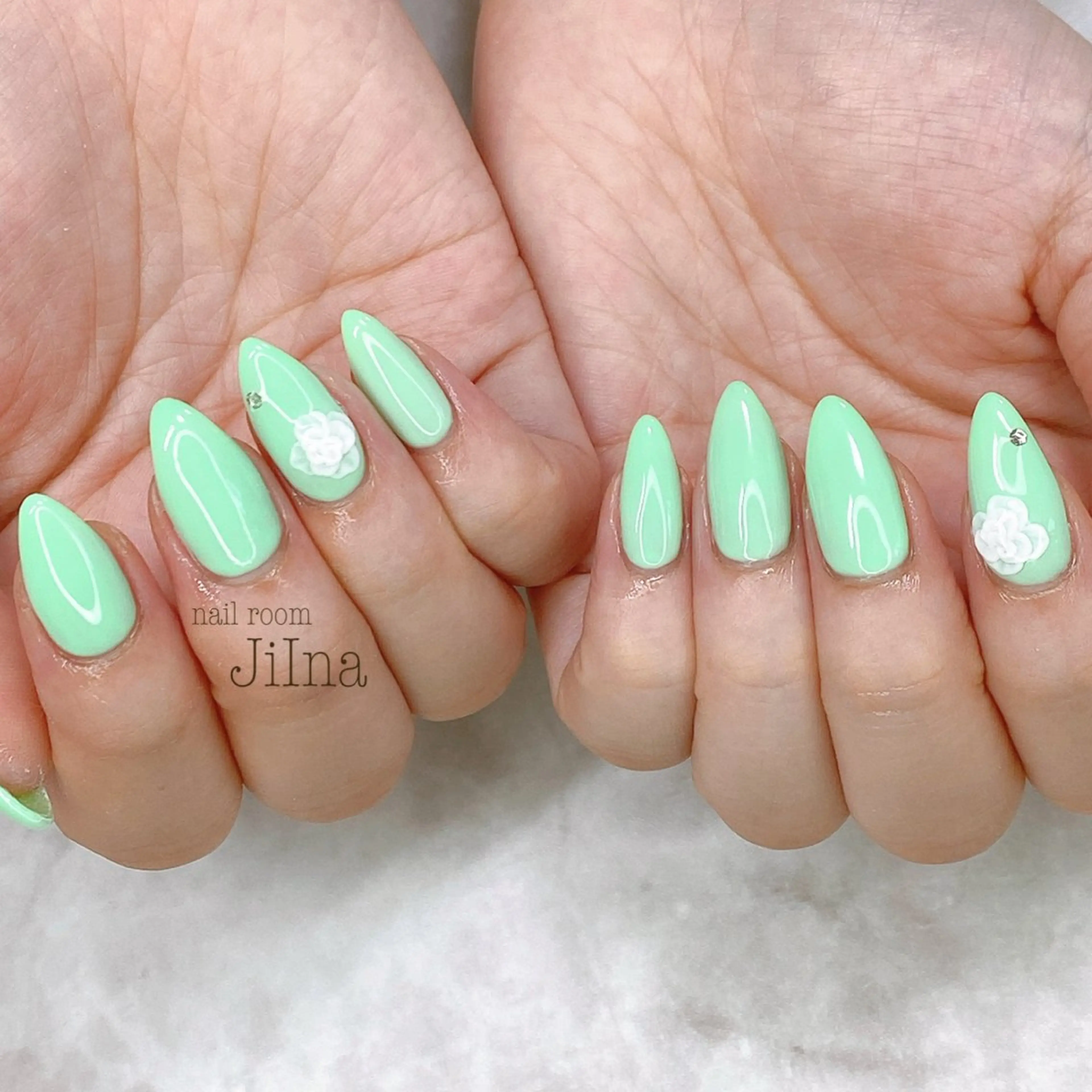 ネイル フラワーネイル ワンカラーネイル nail room JiInaのネイルデザイン