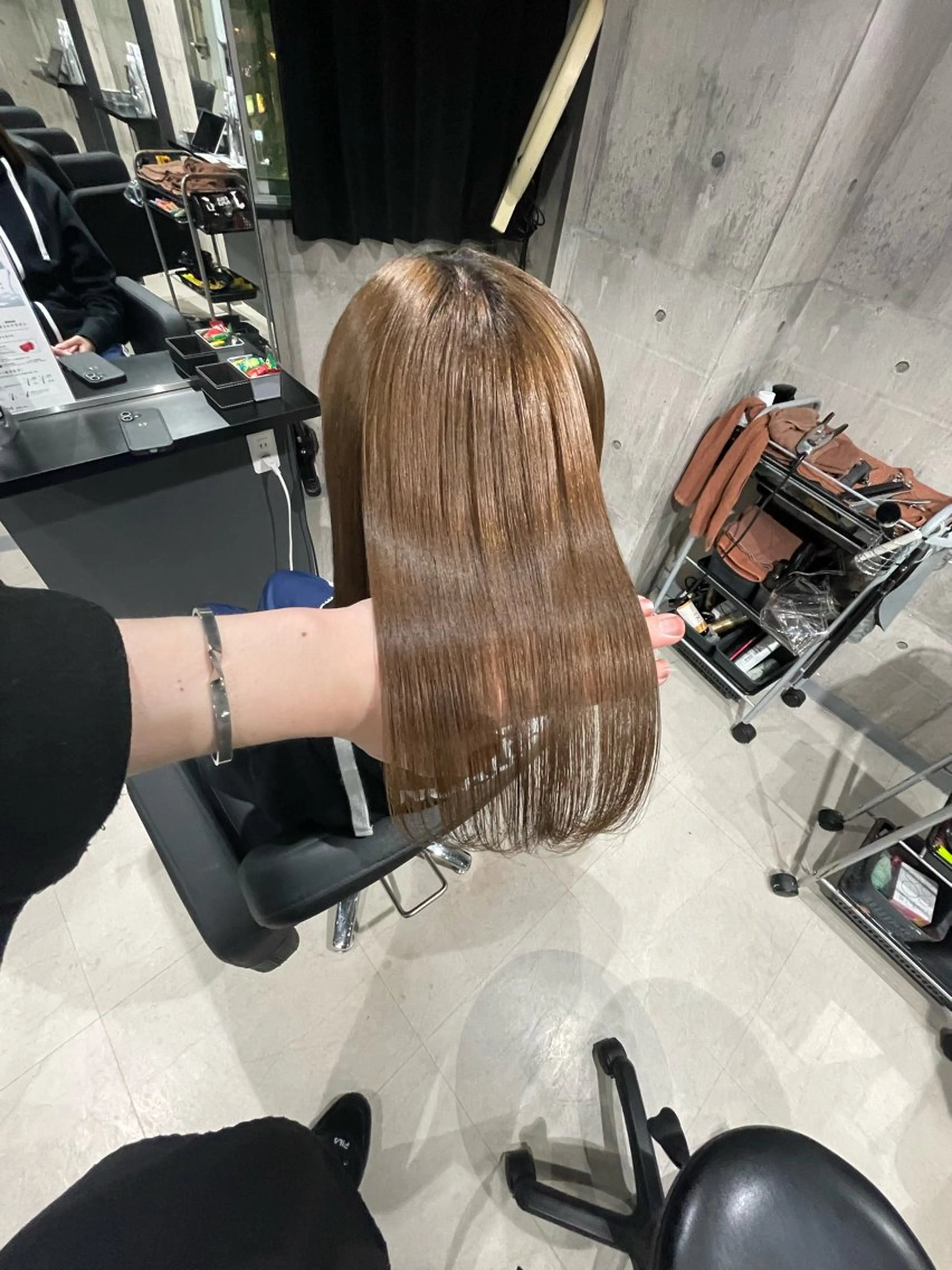 ミディアム カラー ベージュカラー _White ／Hiroのヘアスタイル