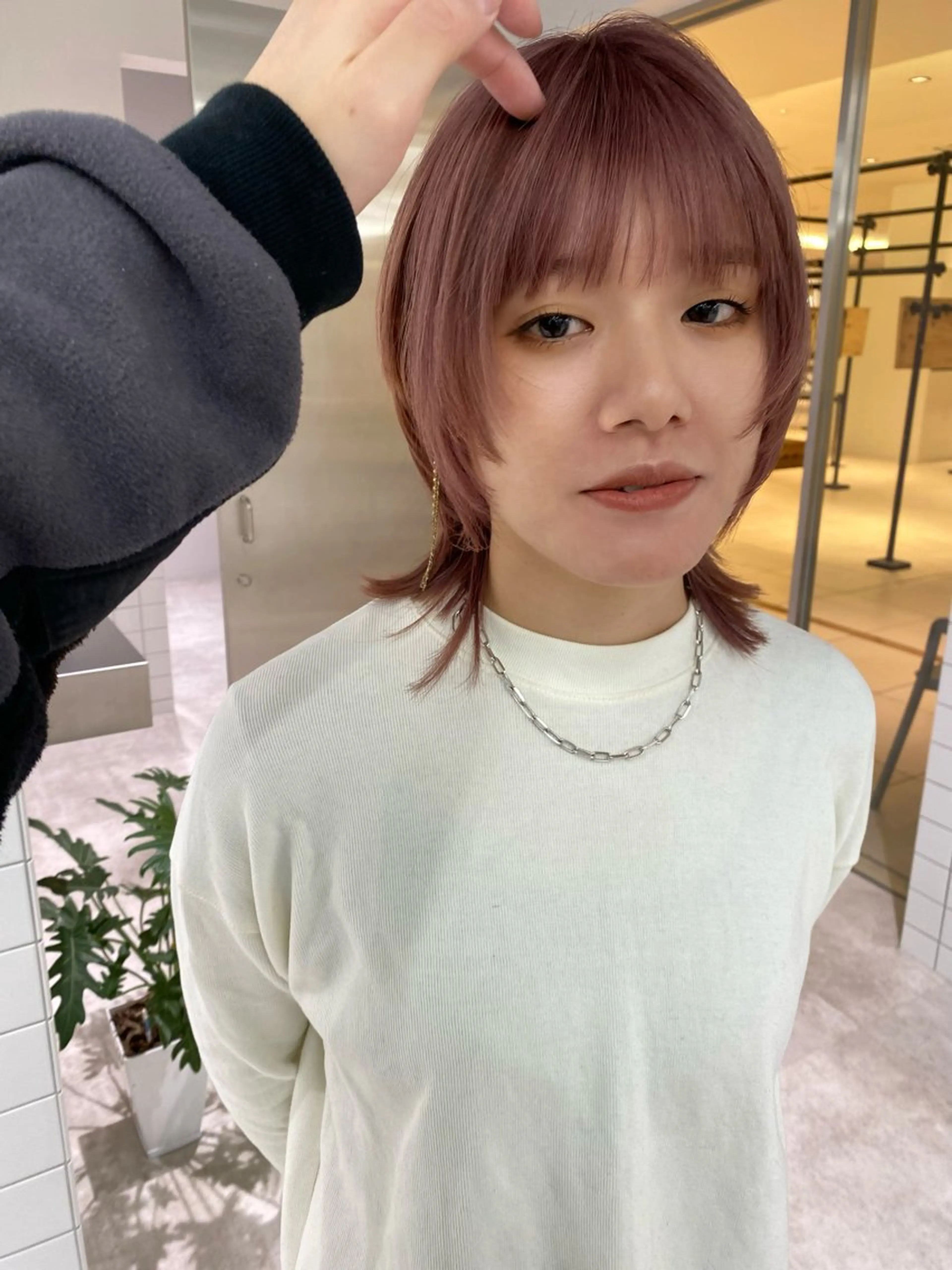 ミディアム カラー ピンクカラー カット ヘアカラー トリートメント 似合わせカット レイヤーボブウルフのヘアスタイル