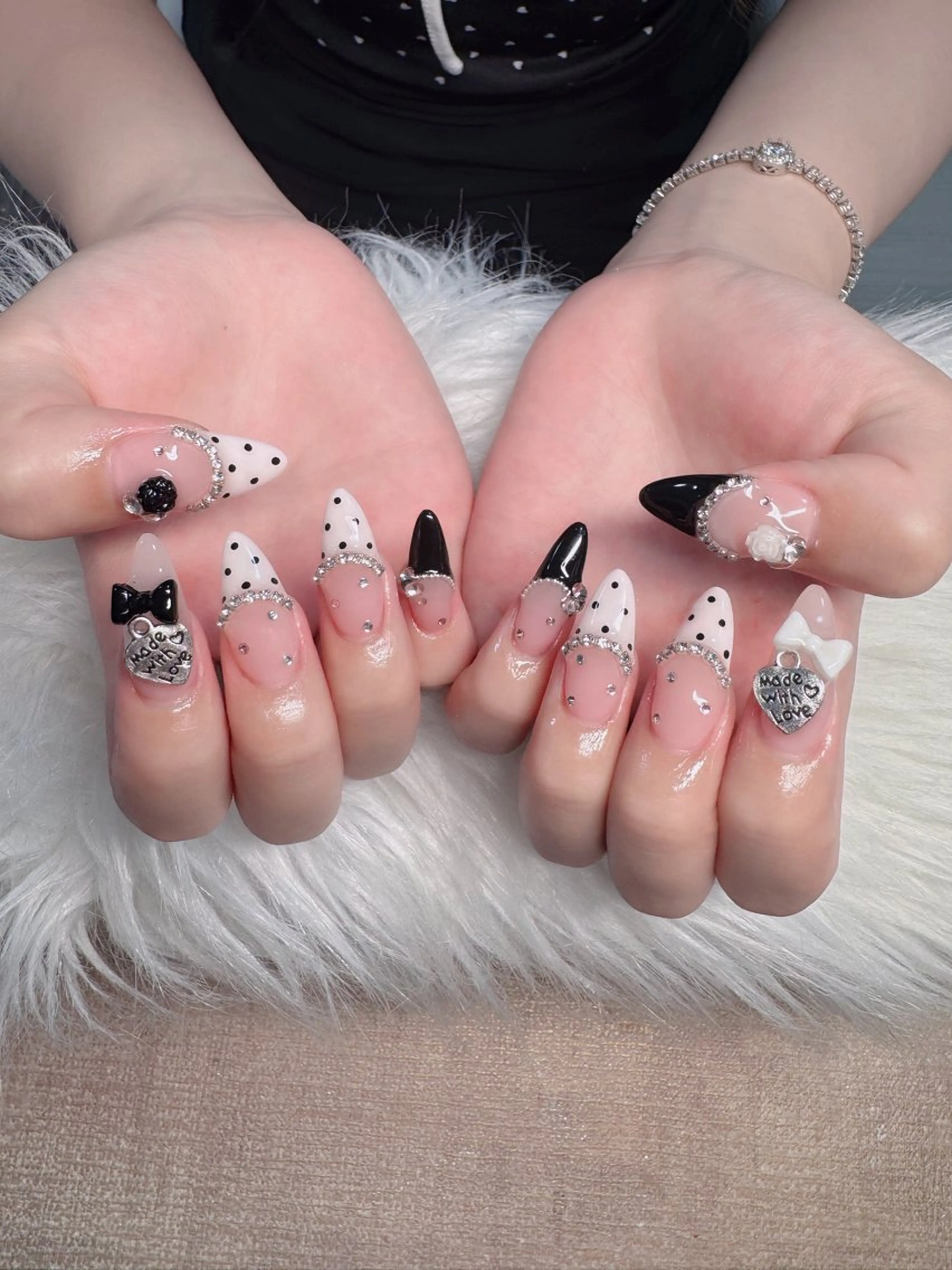 ネイル オーロラネイル フレンチネイル ジェルネイル ハロウィン キラキラネイル ハンドネイル H.baby Nail Salonのネイルデザイン