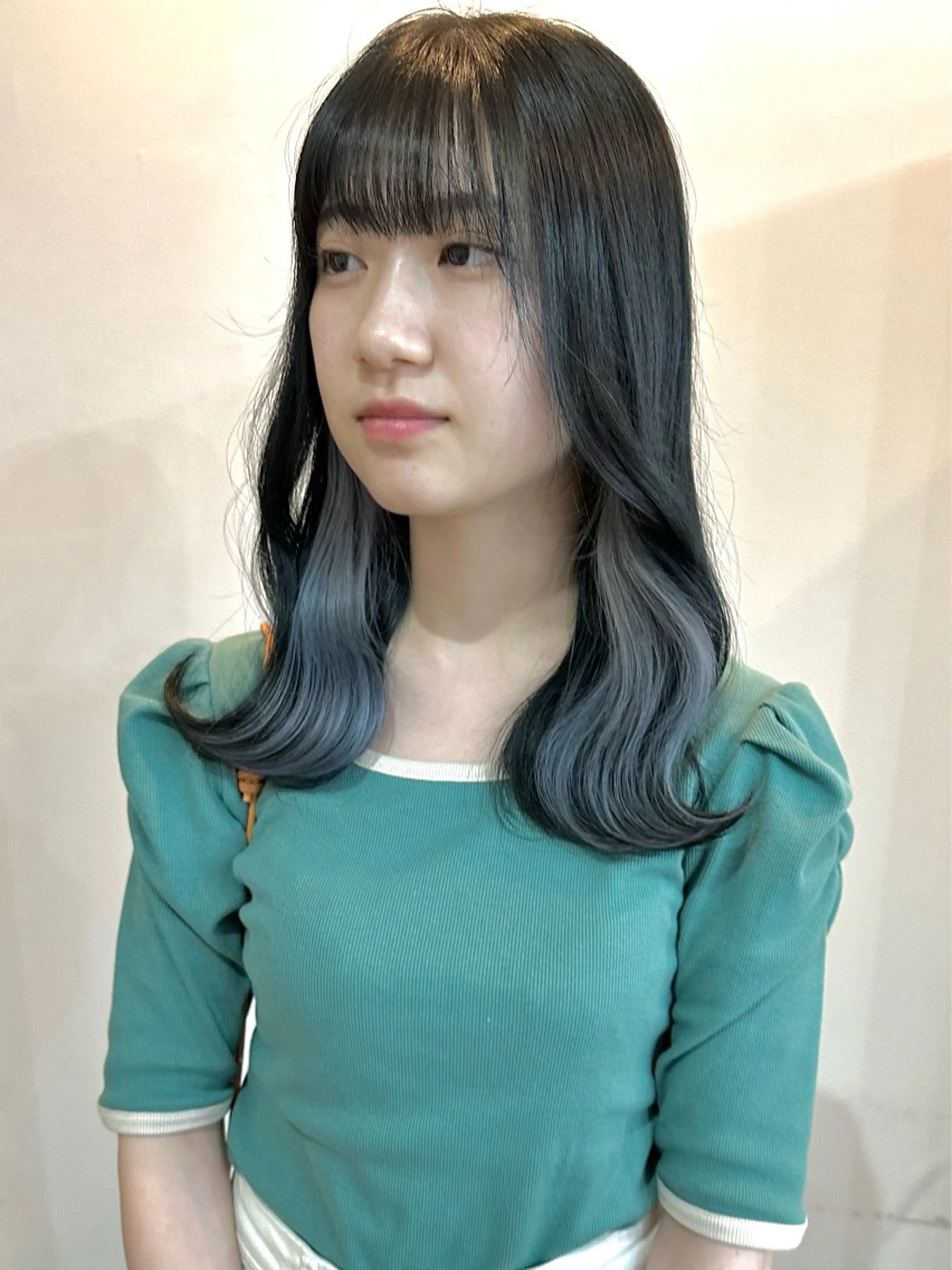 セミロング カラー ヘアアレンジ インナーカラー 韓国風ヘア レイヤーカット ワンホンレイヤー ワンホンヘア SAKURA表参道所属・切りっぱなしボブ/ デザインカラー店長のヘアスタイル