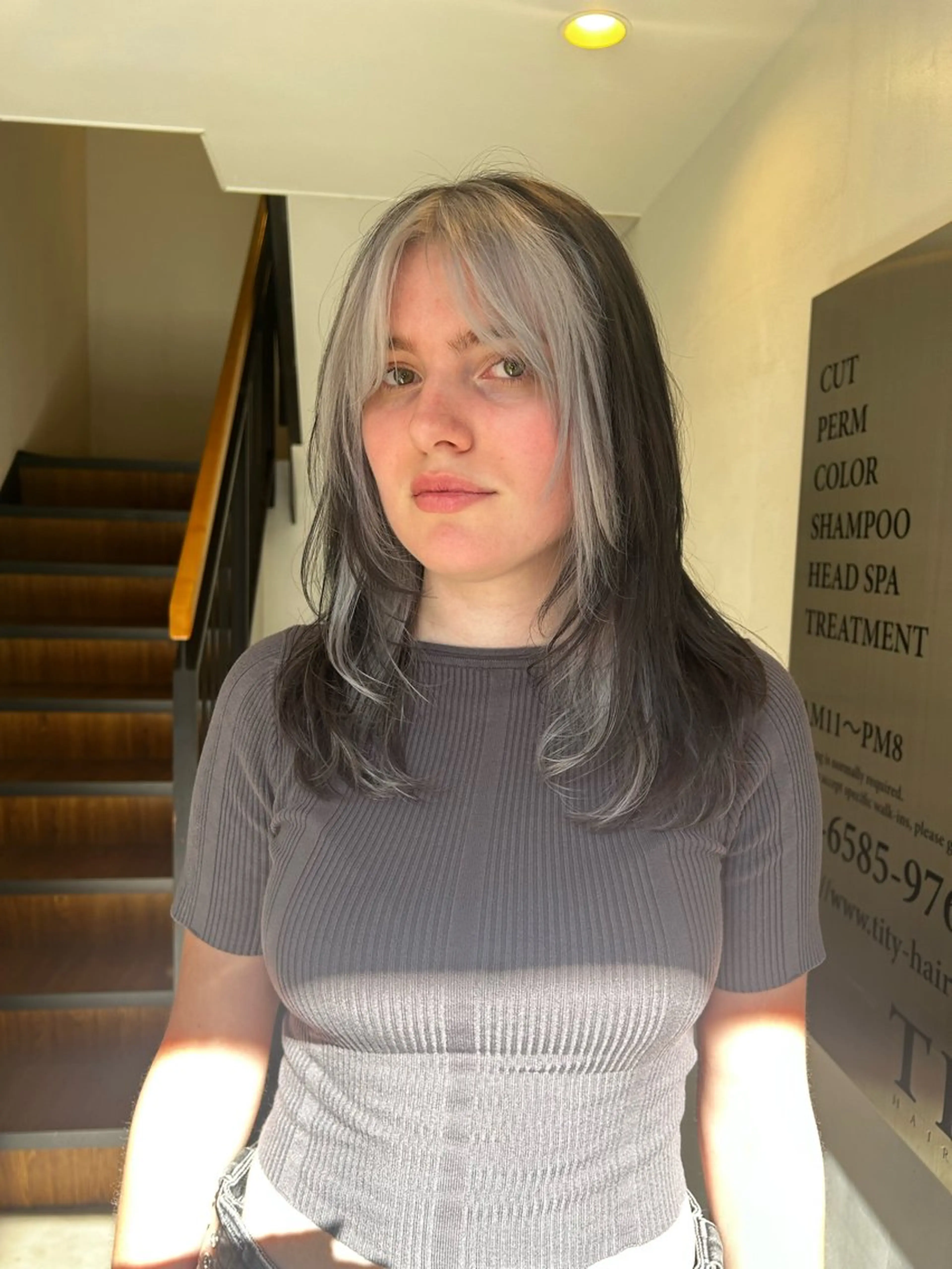 セミロング カラー ダークグレー カット ヘアカラー トリートメント hen所属・心斎橋/レイヤー/ ブリーチ/モエのヘアスタイル