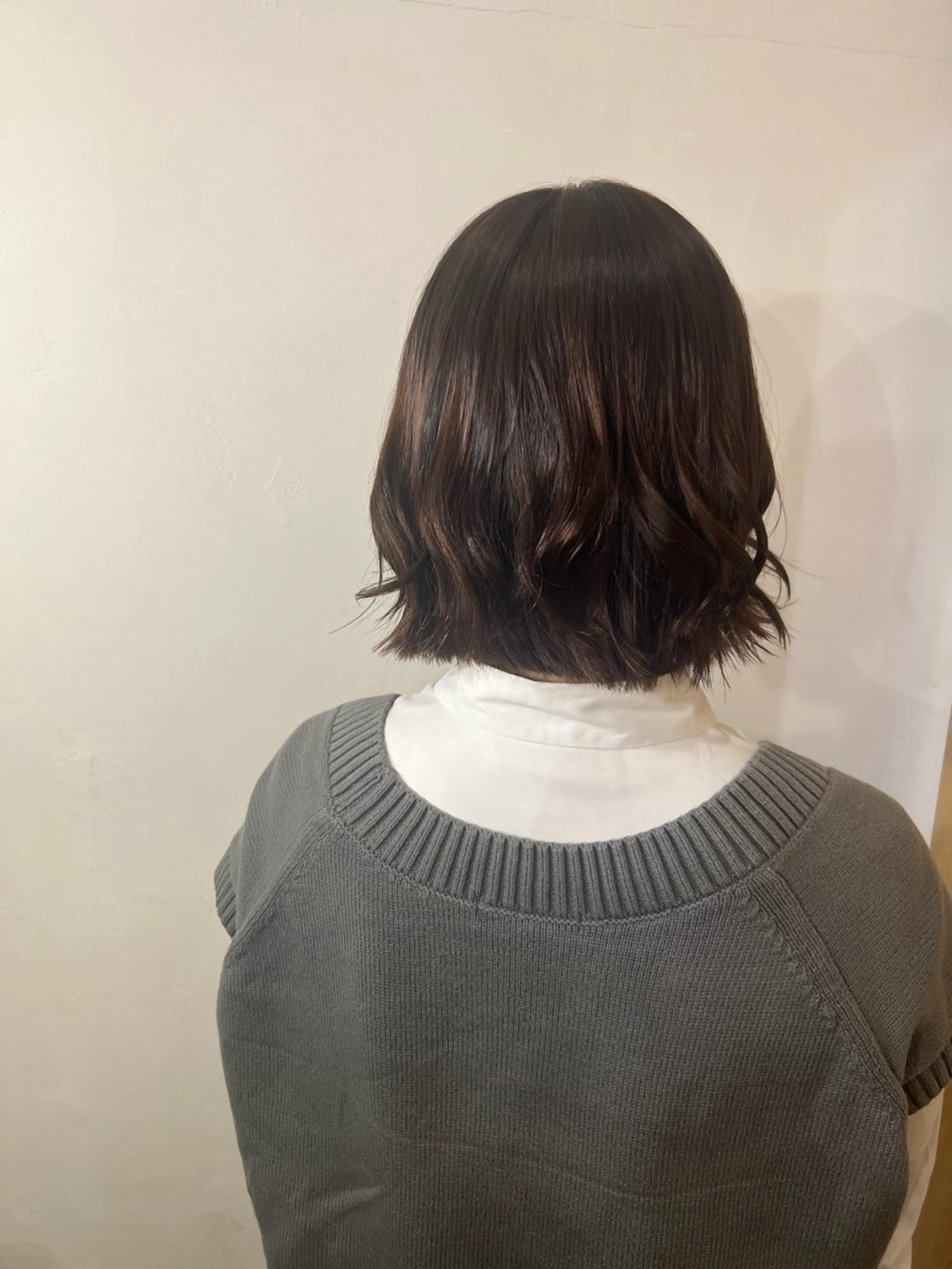 ショート 切りっぱなしボブ ボブ 坪井咲姫/ベージュ カラー/暖色カラーのヘアスタイル