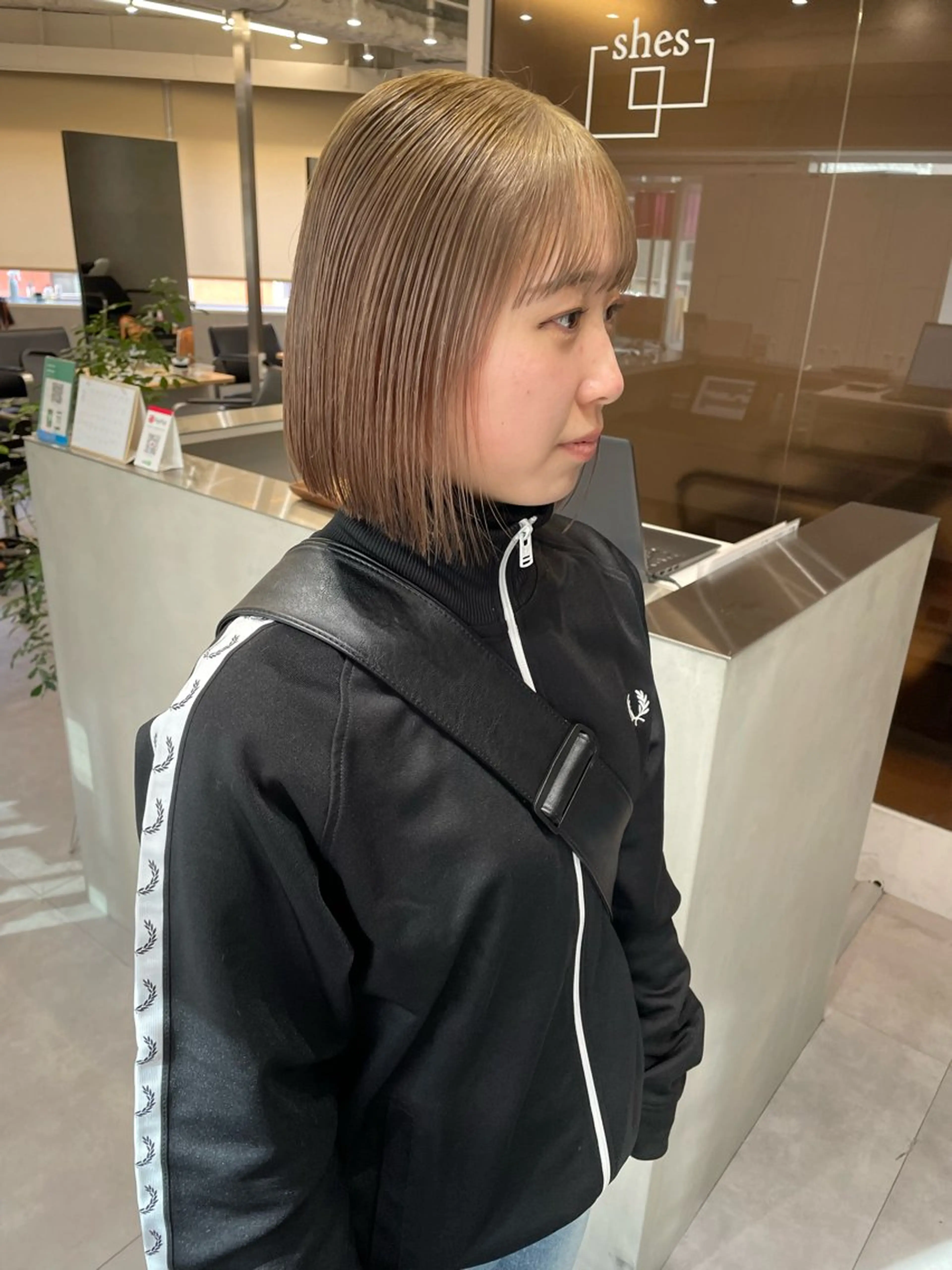 ミディアム カラー ハイトーンカラー ボブ yui/ layer cutのヘアスタイル