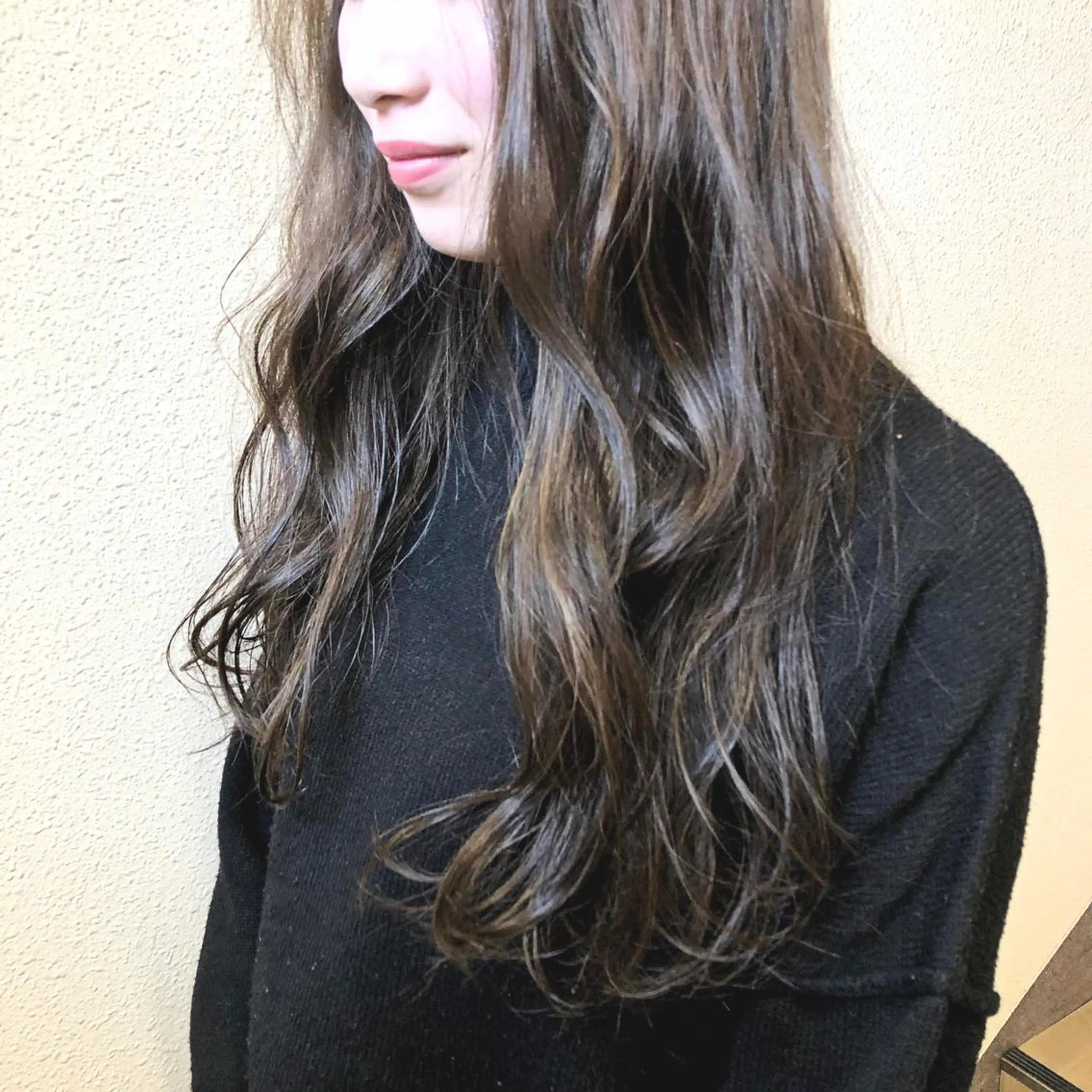 ロング カラー ベージュカラー ハイライトカラー オリーブベージュ ハイライト カット ヘアカラー トリートメント 中司 莉菜のヘアスタイル