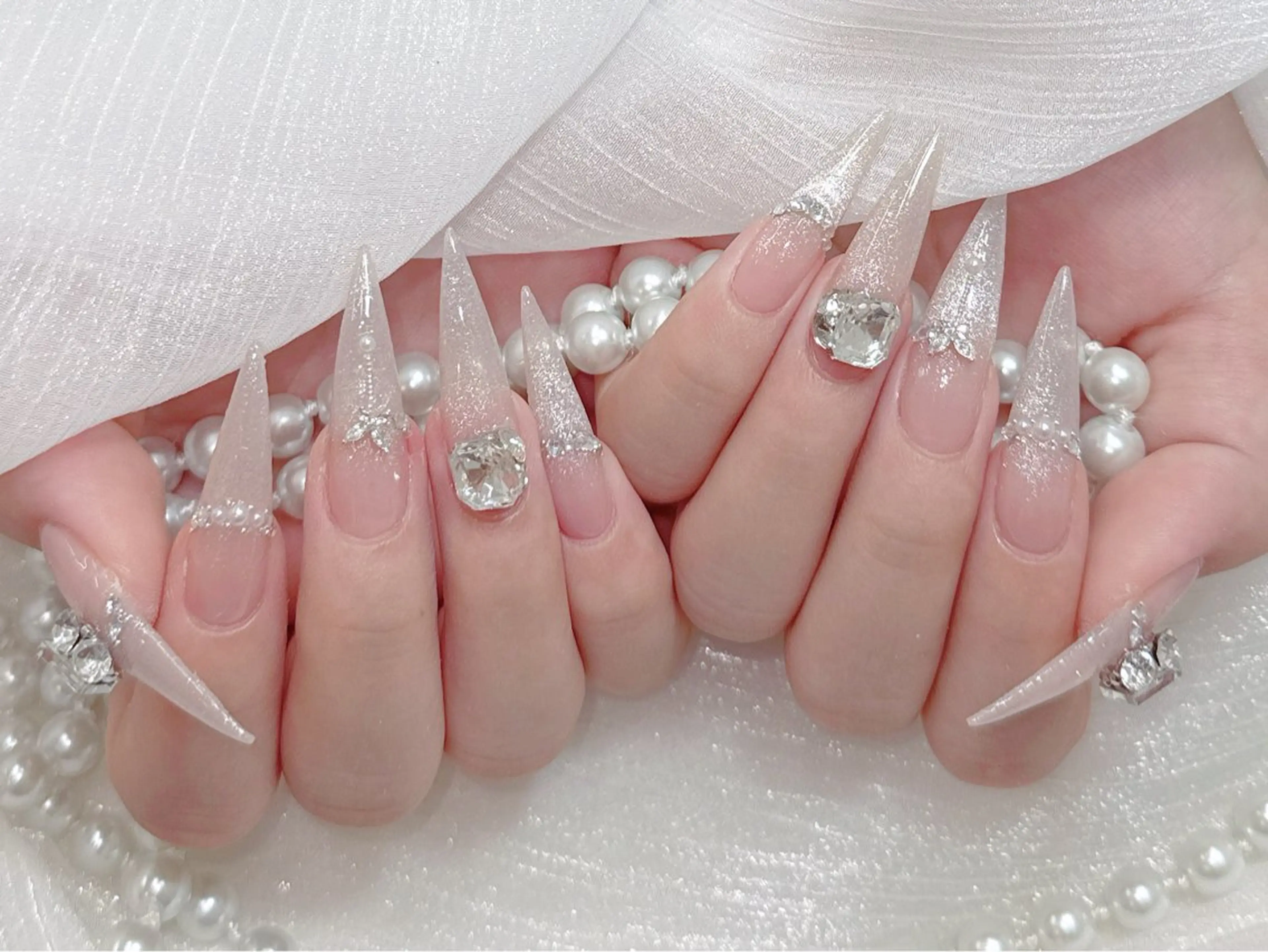 ロング 韓国風ヘア ハンドネイル NOA NAILのネイルデザイン