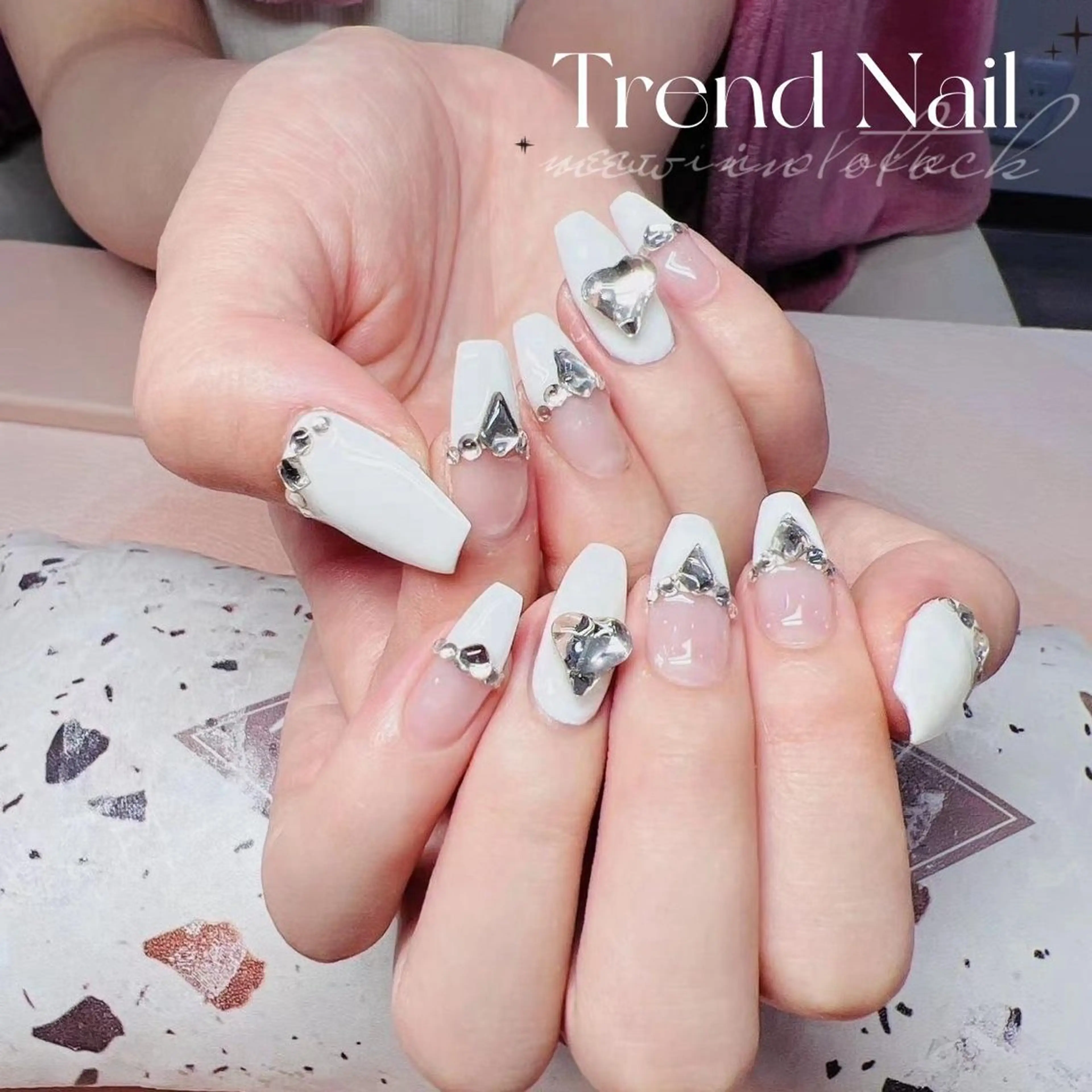 ネイル ハンドネイル トレンド ネイル スタジオのネイルデザイン