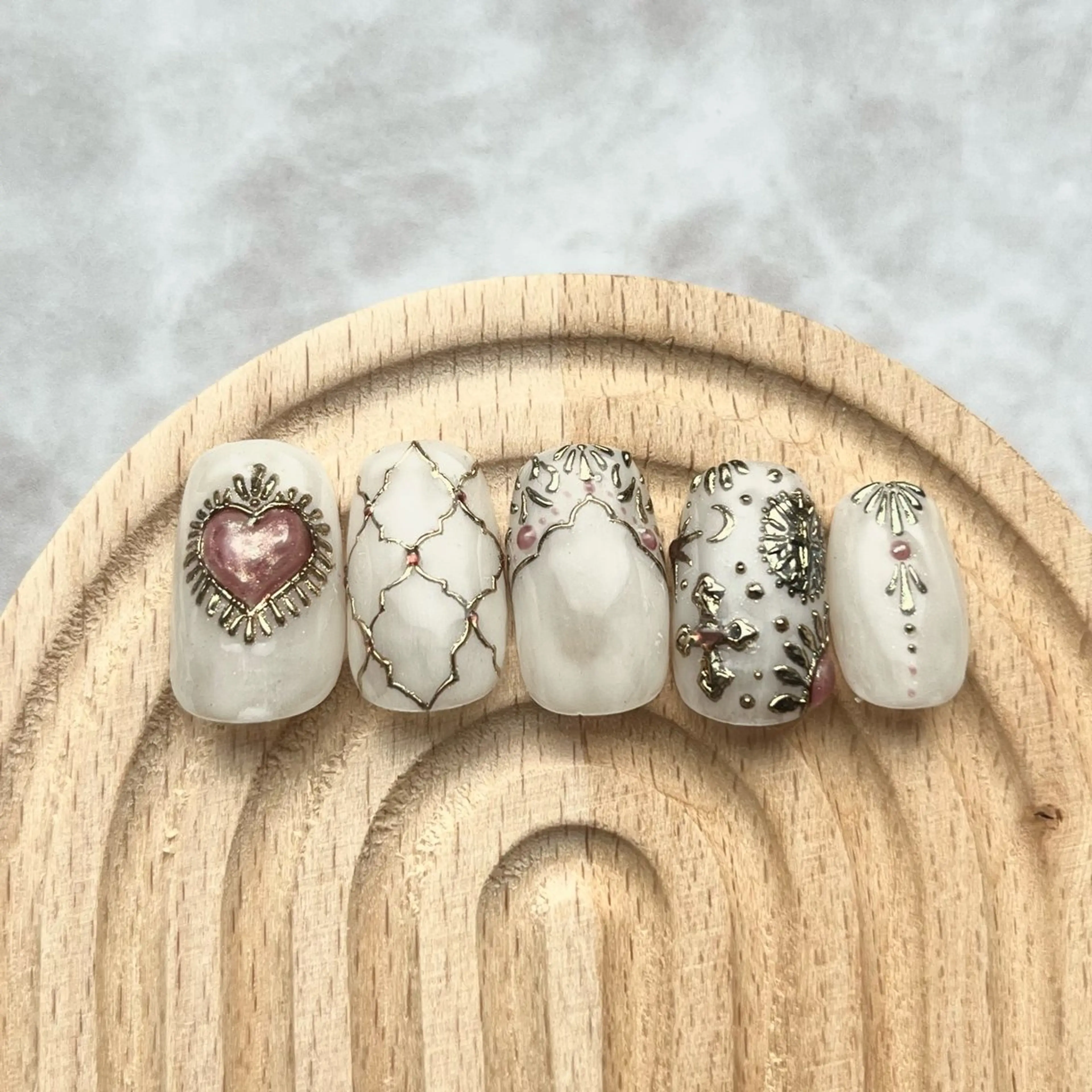 ネイル アートネイル ミラーネイル ハンドネイル nail salon Reversiのネイルデザイン