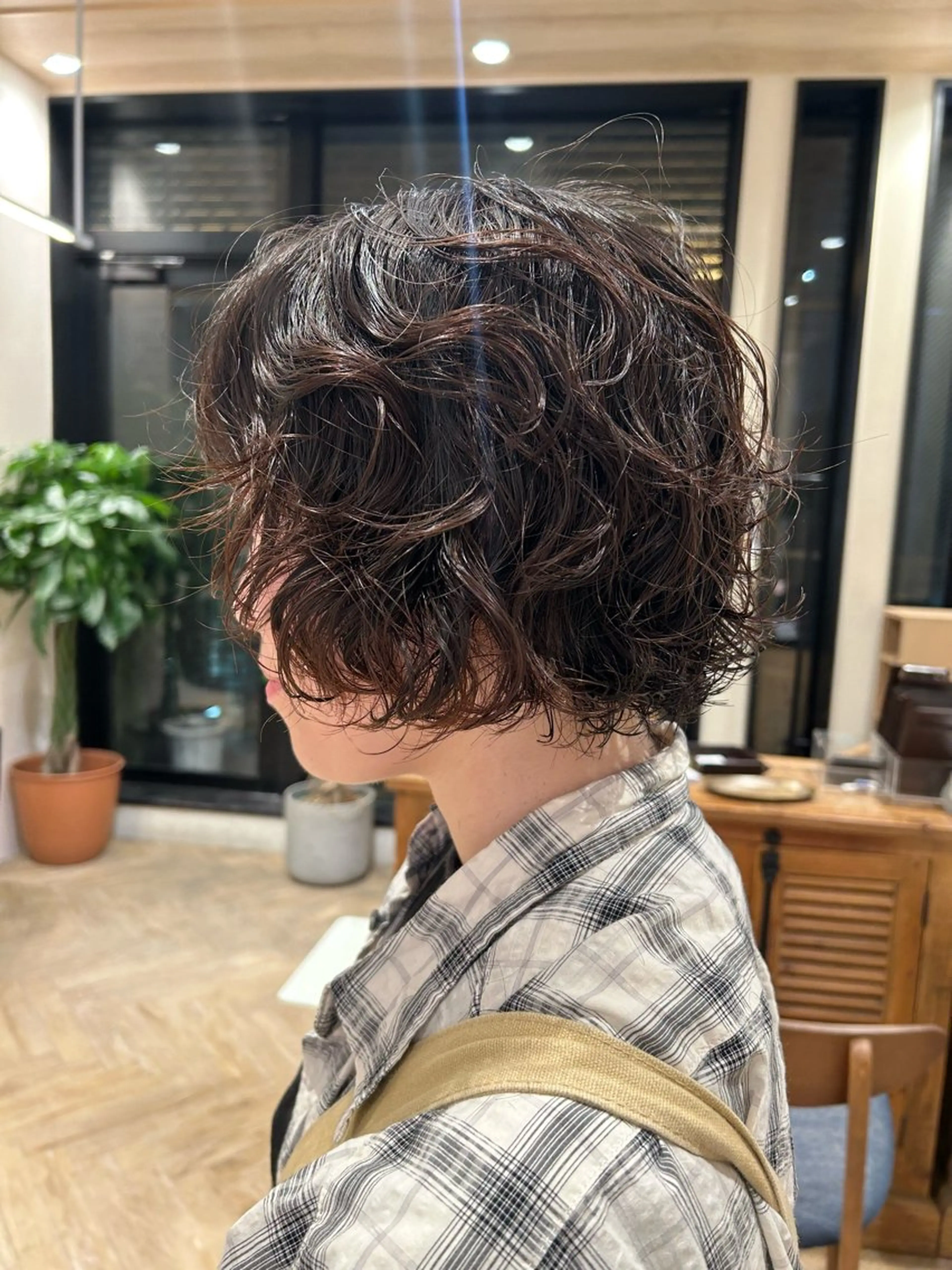 ショート パーマ ボブ スパイラルパーマ ボブ，レイヤーカット ・パーマ【iri】のヘアスタイル
