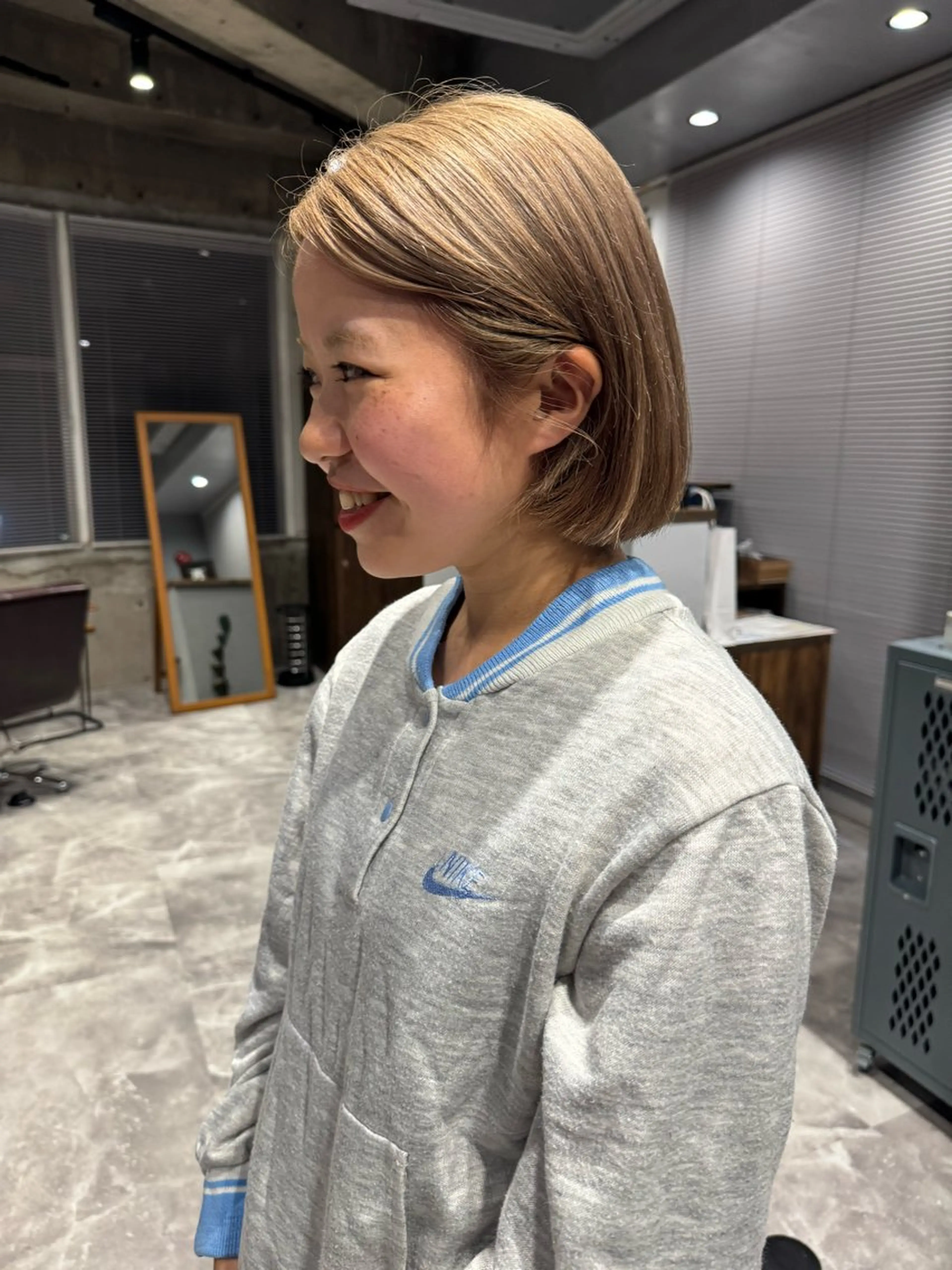 ショート カラー ベージュカラー ハイトーンカラー ハイトーンベージュ カット ヘアカラー 画 kirikaのヘアスタイル