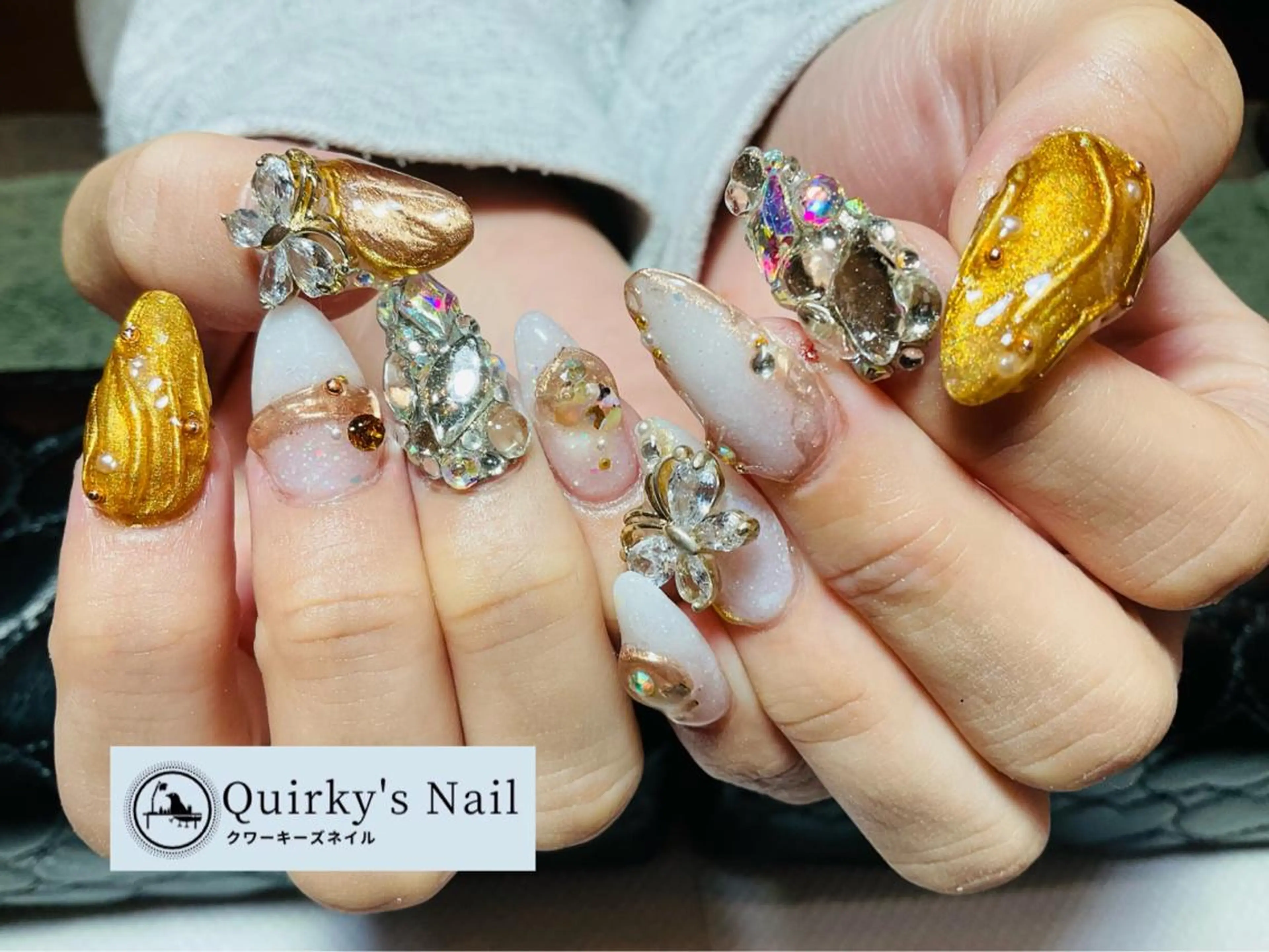 ネイル アートネイル ジェルネイル ゴールド グラデーション ホログラムネイル Quirky's Nail【栄店】のネイルデザイン