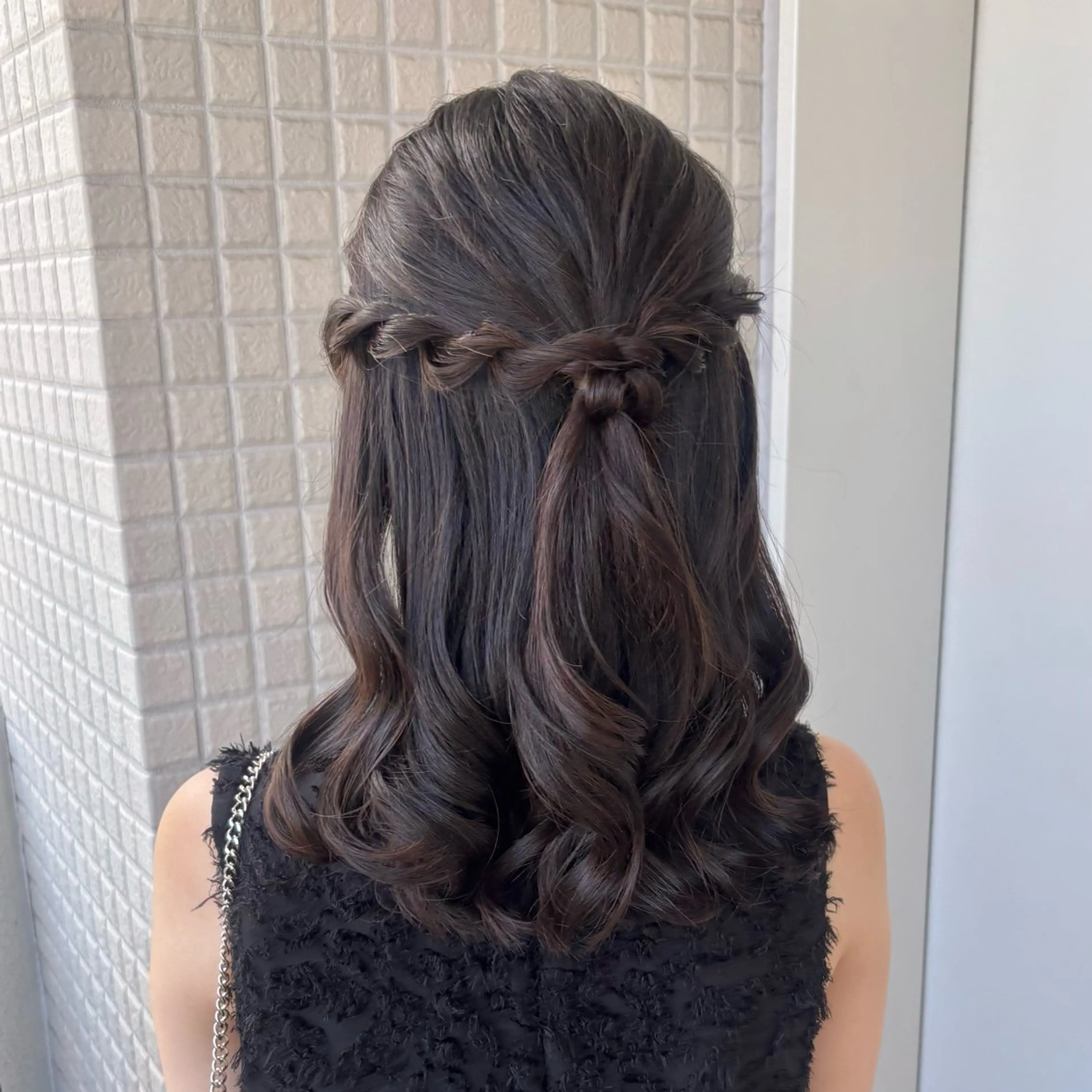 ヘアアレンジ ハーフアップ ヘアセット 透明感 カラー 艶髪 縮毛矯正🫒airiのヘアスタイル