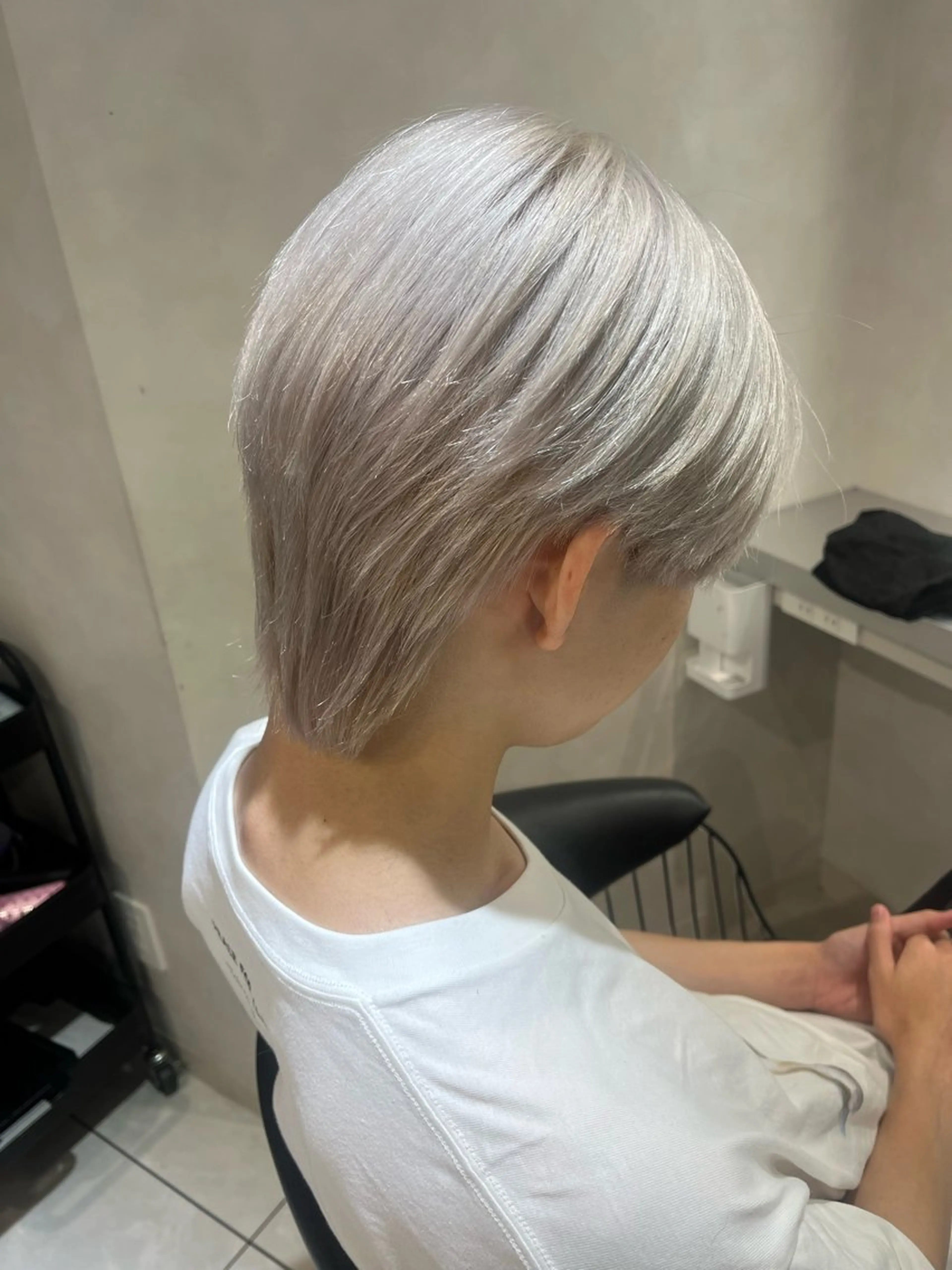 カラー メンズ カット ヘアカラー 韓国メンズ特化 ダウン・毛流れパーマのヘアスタイル
