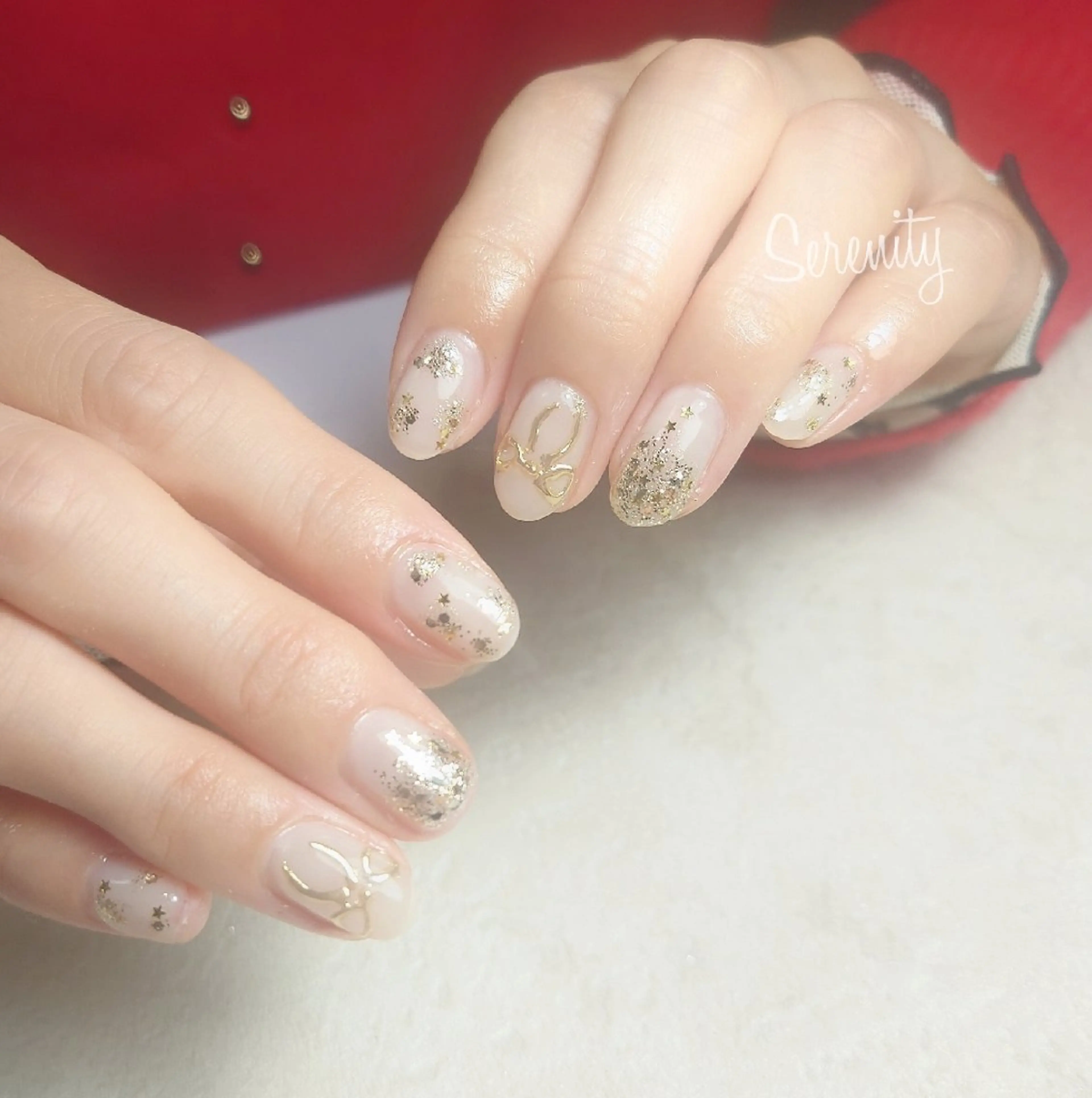 ネイル ゴールド グリーン キラキラネイル 持ち込み 赤色 nail  serenityのネイルデザイン