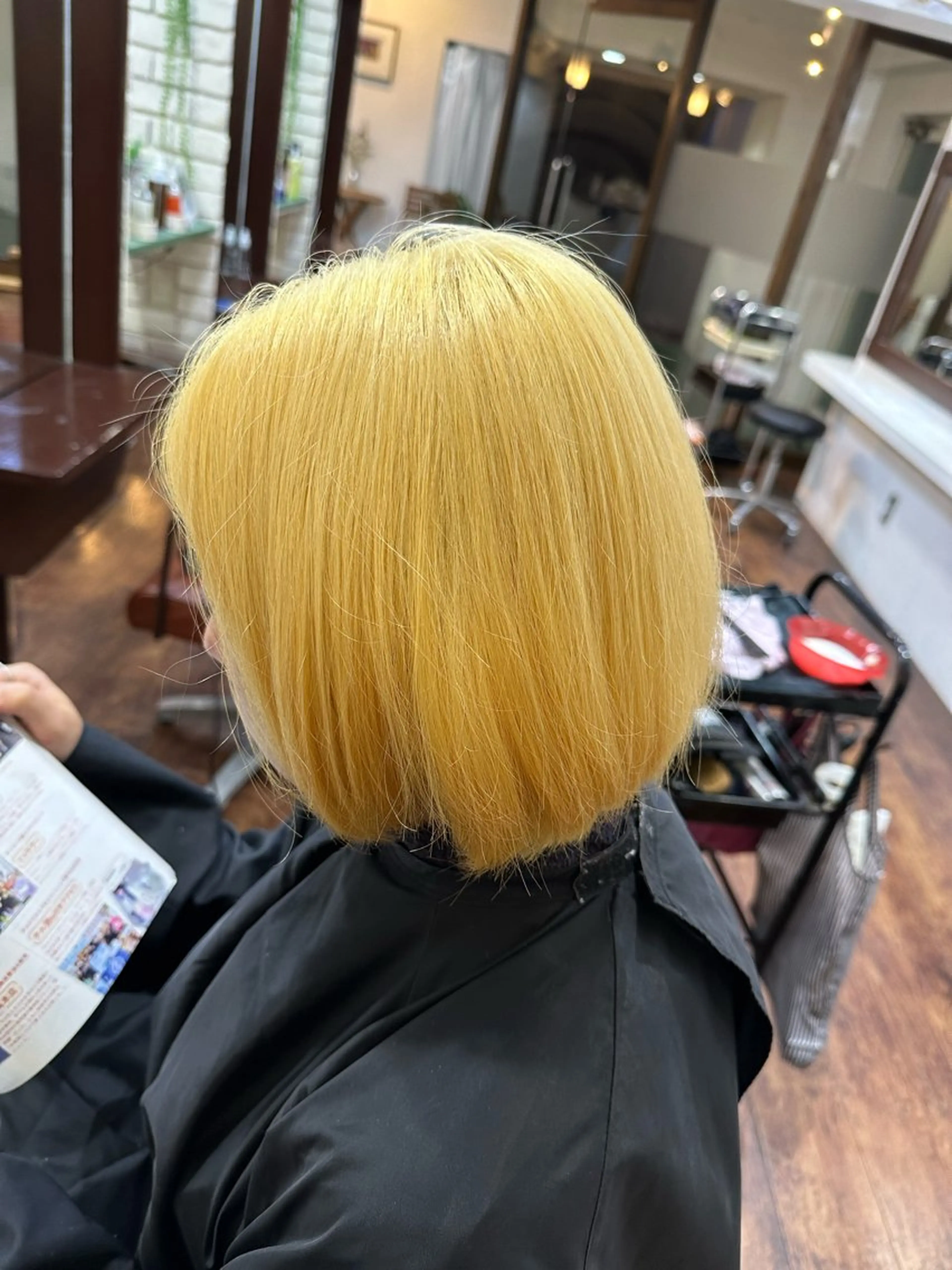 ミディアム カラー 黒髪 ブリーチ 抜きっぱなしブロンド ヘアースタジオバレッタ所属・山本 孝行のヘアスタイル