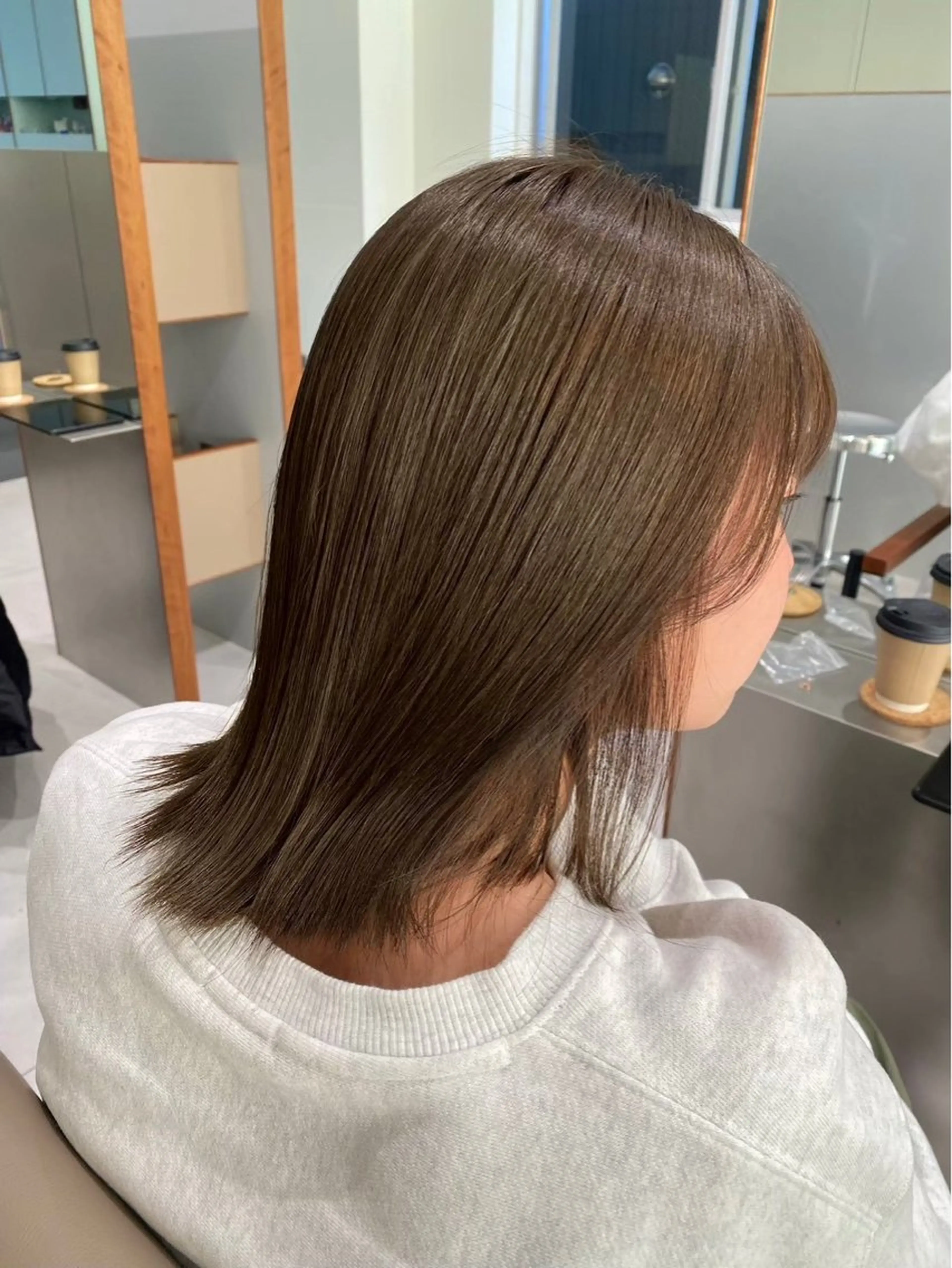 セミロング カラー ベージュカラー 透明感カラー イルミナカラー ハイトーン大好き 美容師🕊️aiのヘアスタイル