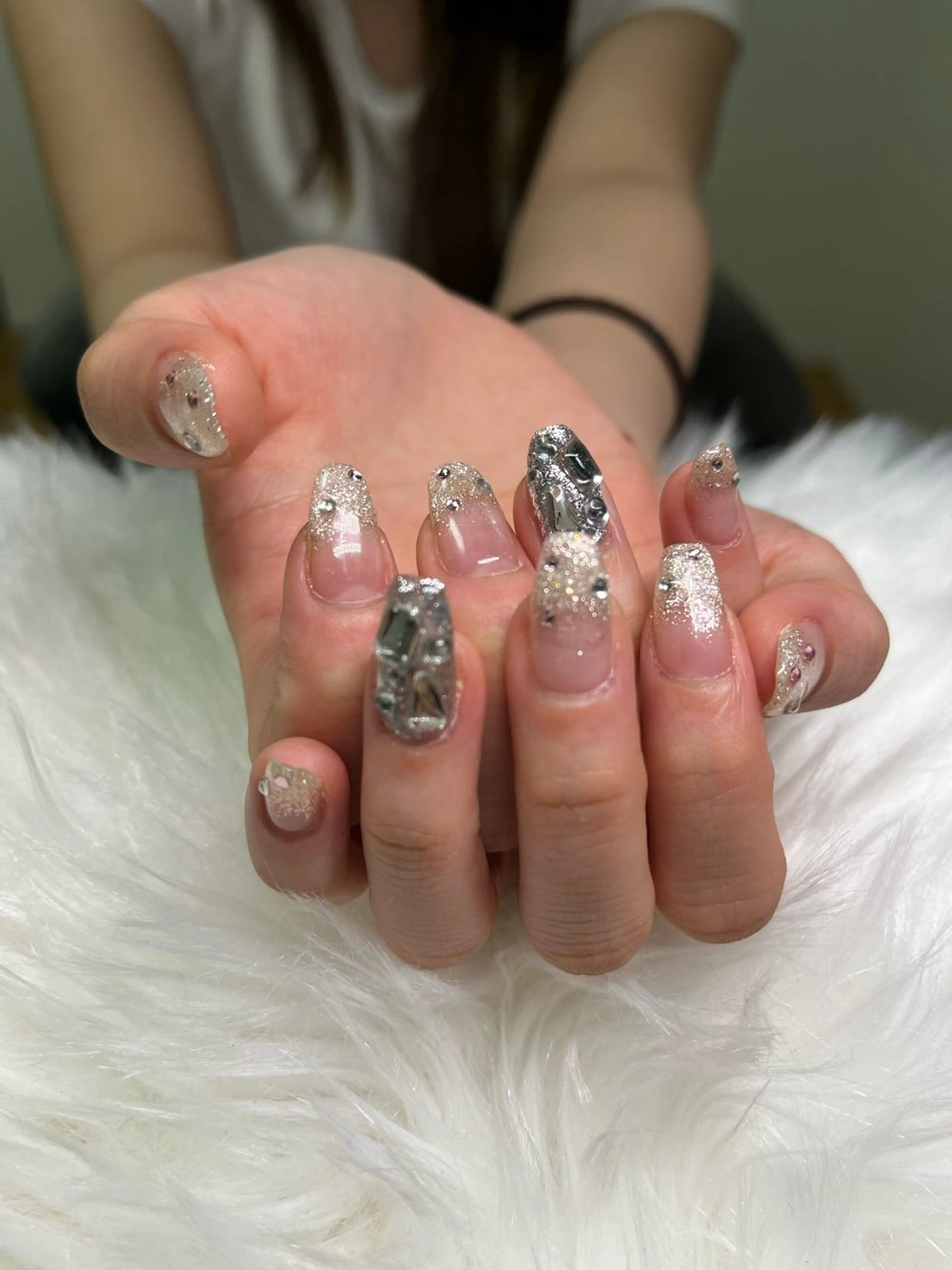 ネイル キラキラネイル ハンドネイル 🏠自宅 サロン💅natsuのネイルデザイン