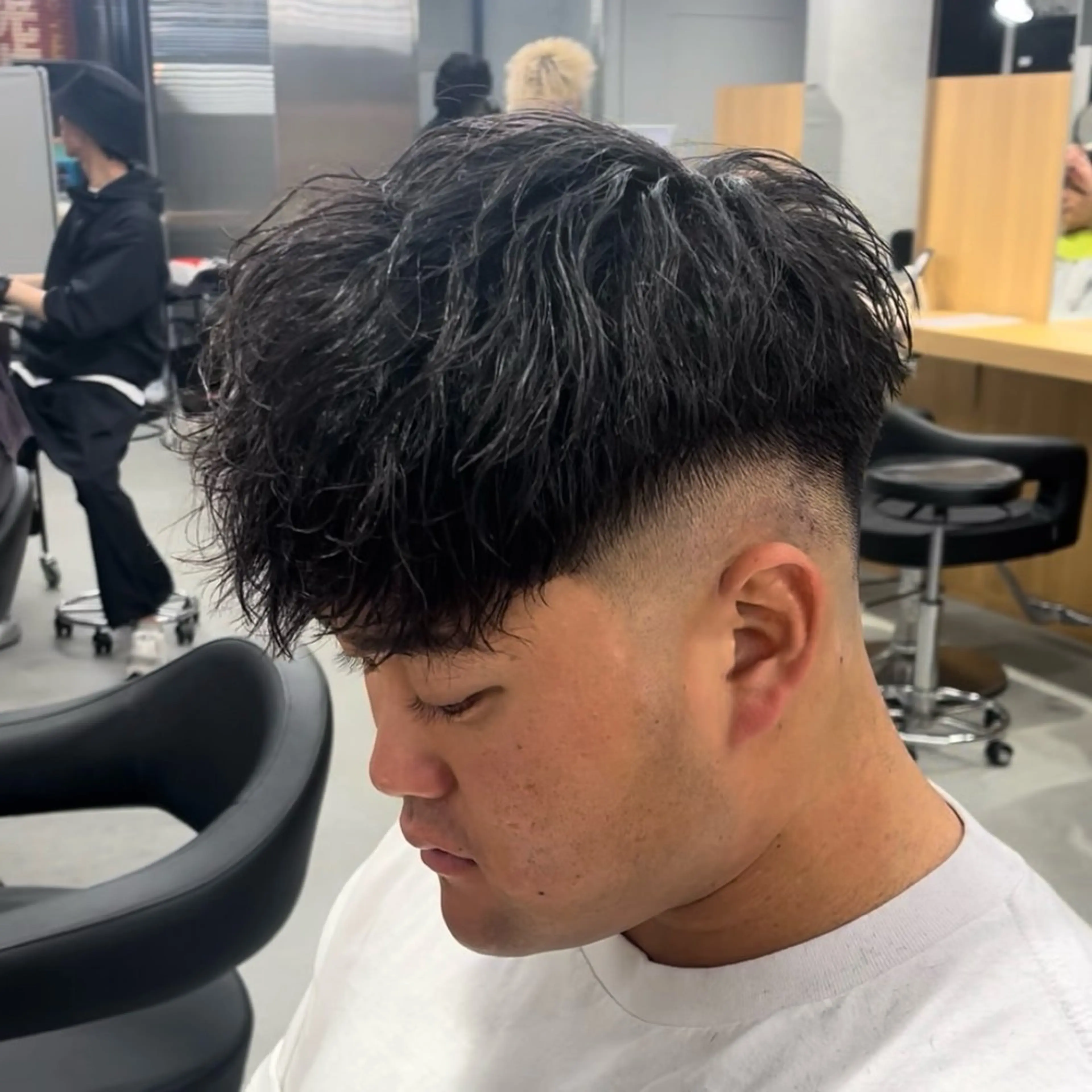 パーマ メンズ メンズパーマ スペインカール 🔥メンズカット＋パ ーマ🔥菊池一真のヘアスタイル