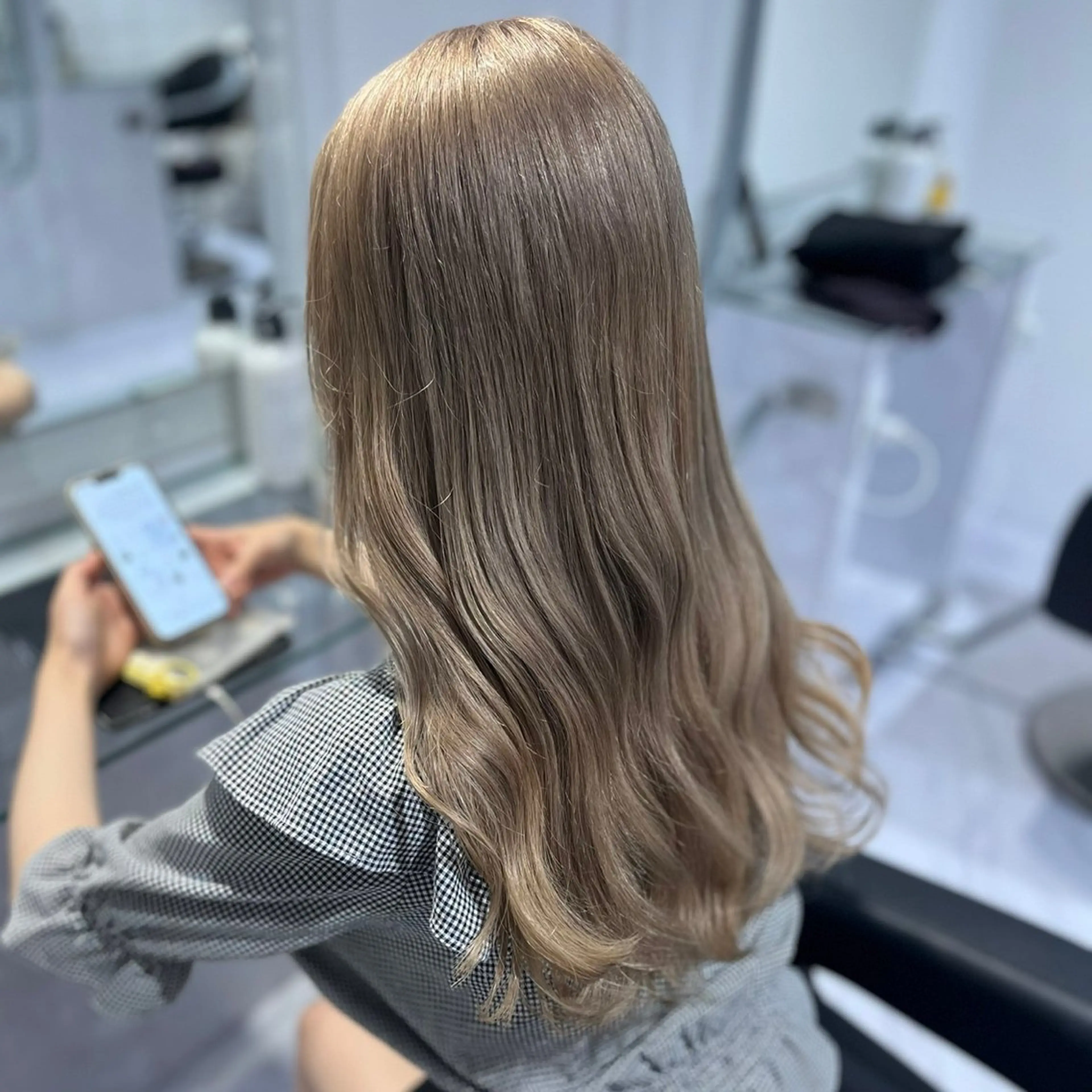 ロング メンズ ヘアカラー トリートメント 艶感ミルクティー🤍 色落ち綺麗🤍ともやのヘアスタイル