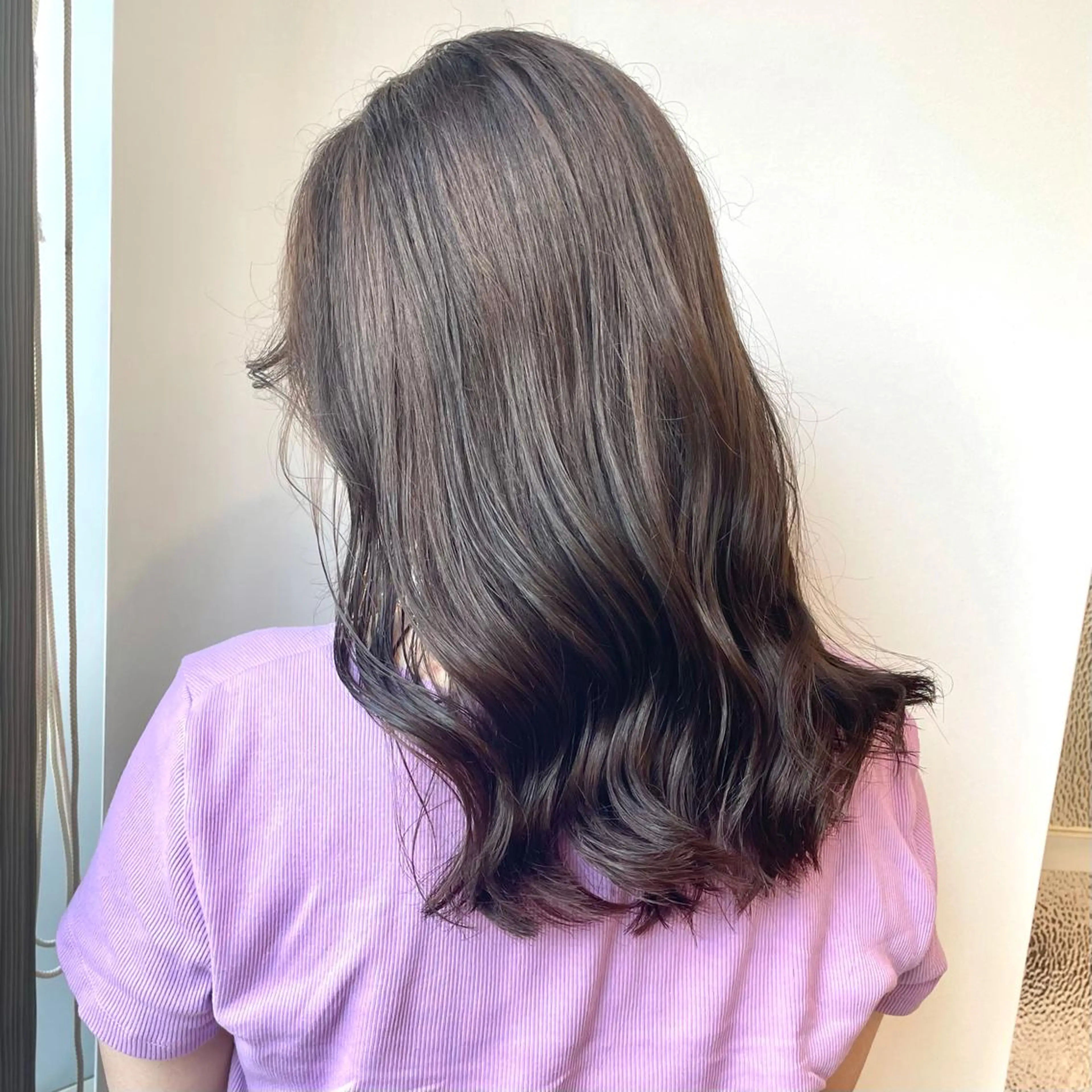 セミロング カラー グレージュ イルミナカラー カット パーマ ヘッドスパ Eleanor 立川北口のヘアスタイル