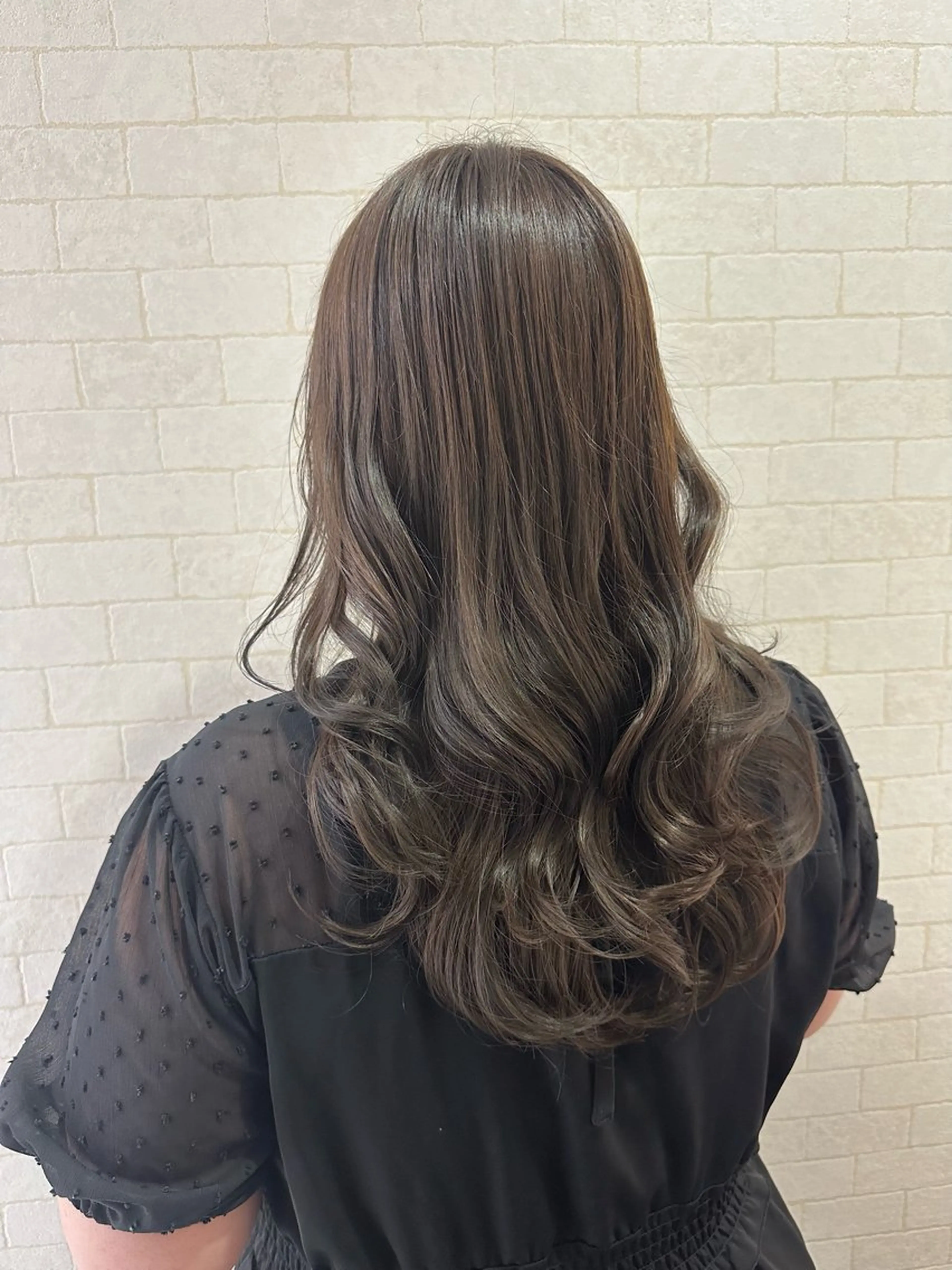 ロング カラー パーマ 透明感カラー ハイライトカラー 顔周りカット ハイライト 小顔カット 越谷の 髪質改善師✨のヘアスタイル