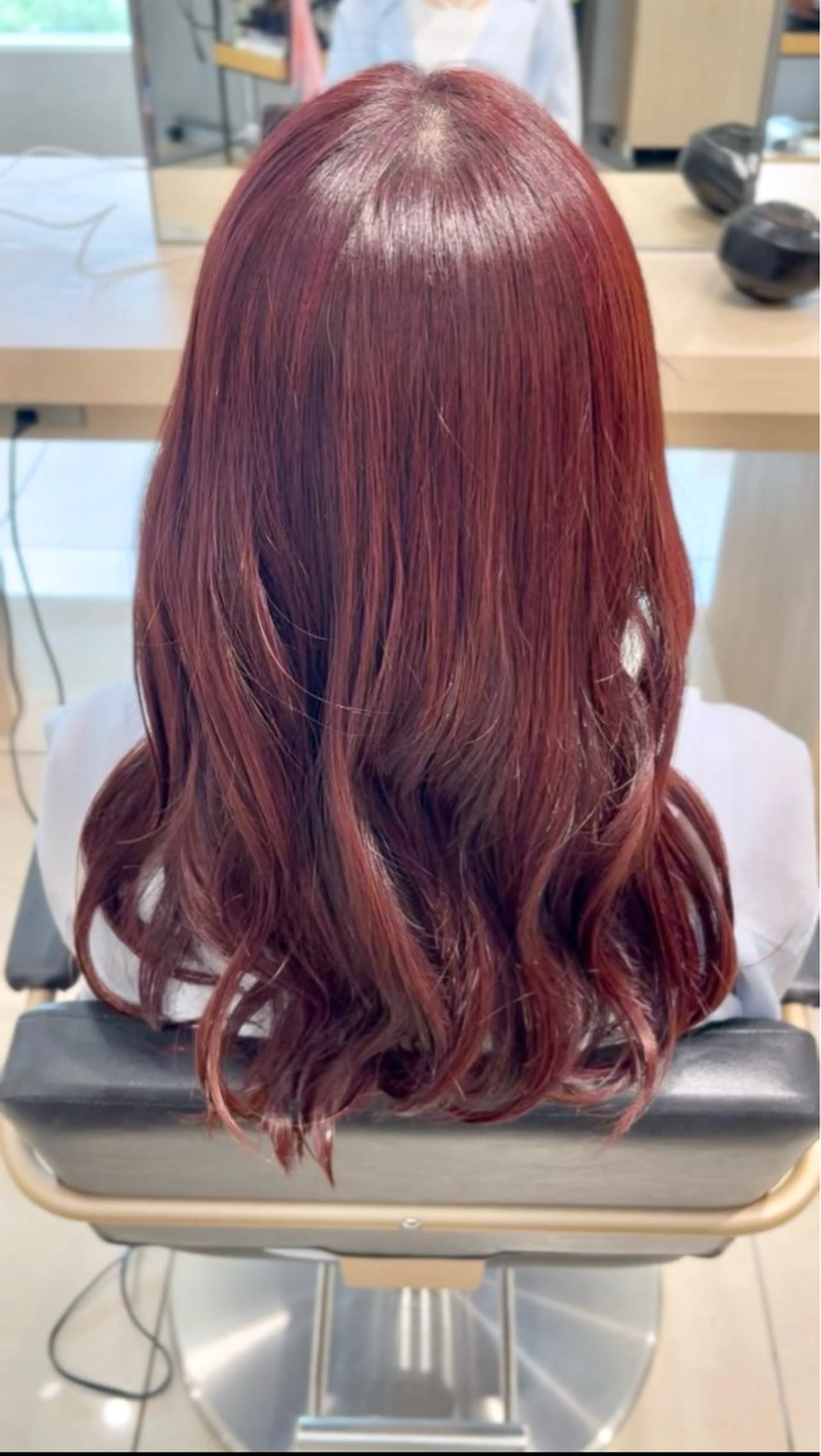 ロング カラー ブリーチ カシス ダブルカラー ブリーチなしカラー レッドカラー カット ヘアカラー トリートメント 巖本 真希のヘアスタイル