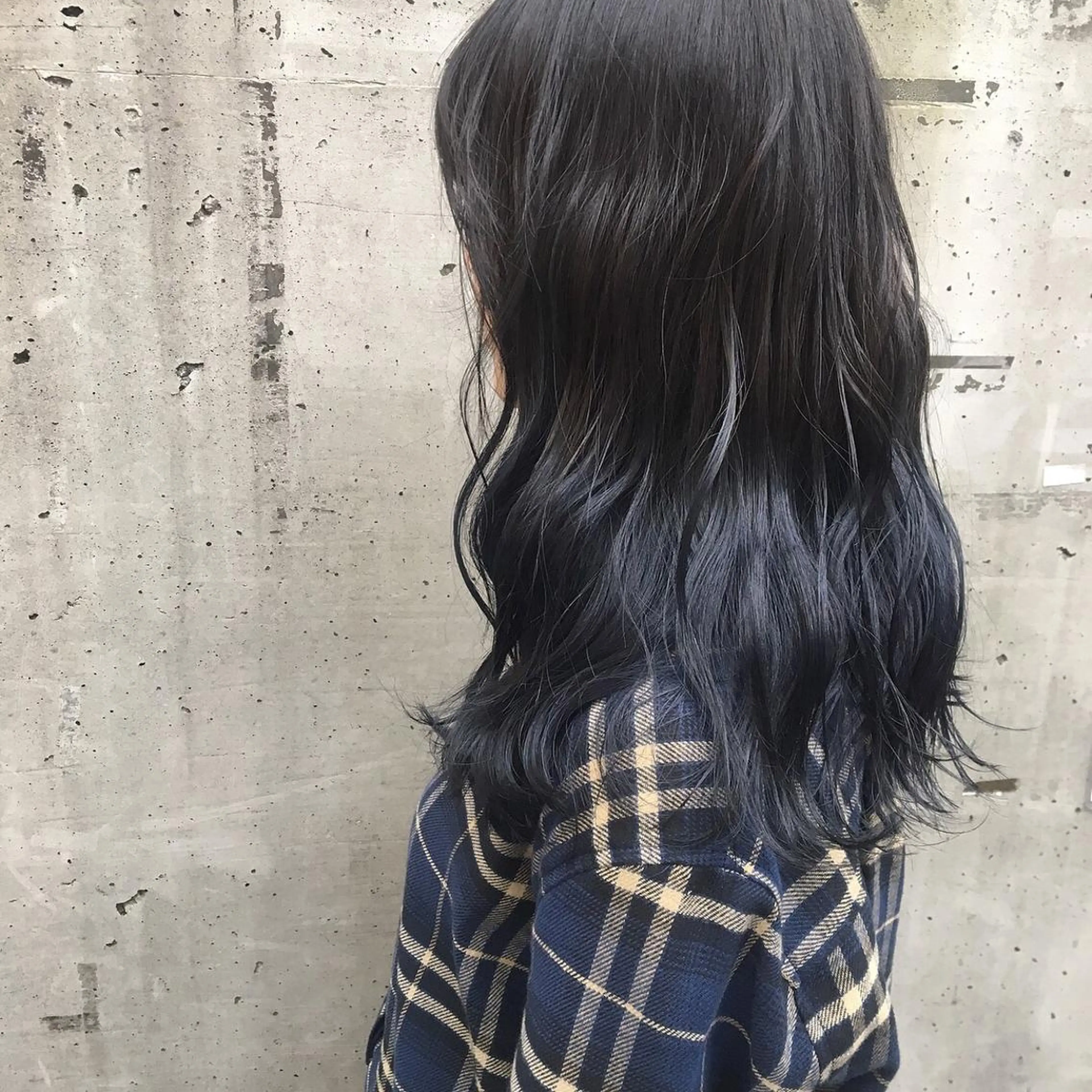 ロング カラー 黒髪 ブルーカラー ブルーブラック グラデーションカラー ネイビーカラー ヘアカラー emme MIHO♡のヘアスタイル
