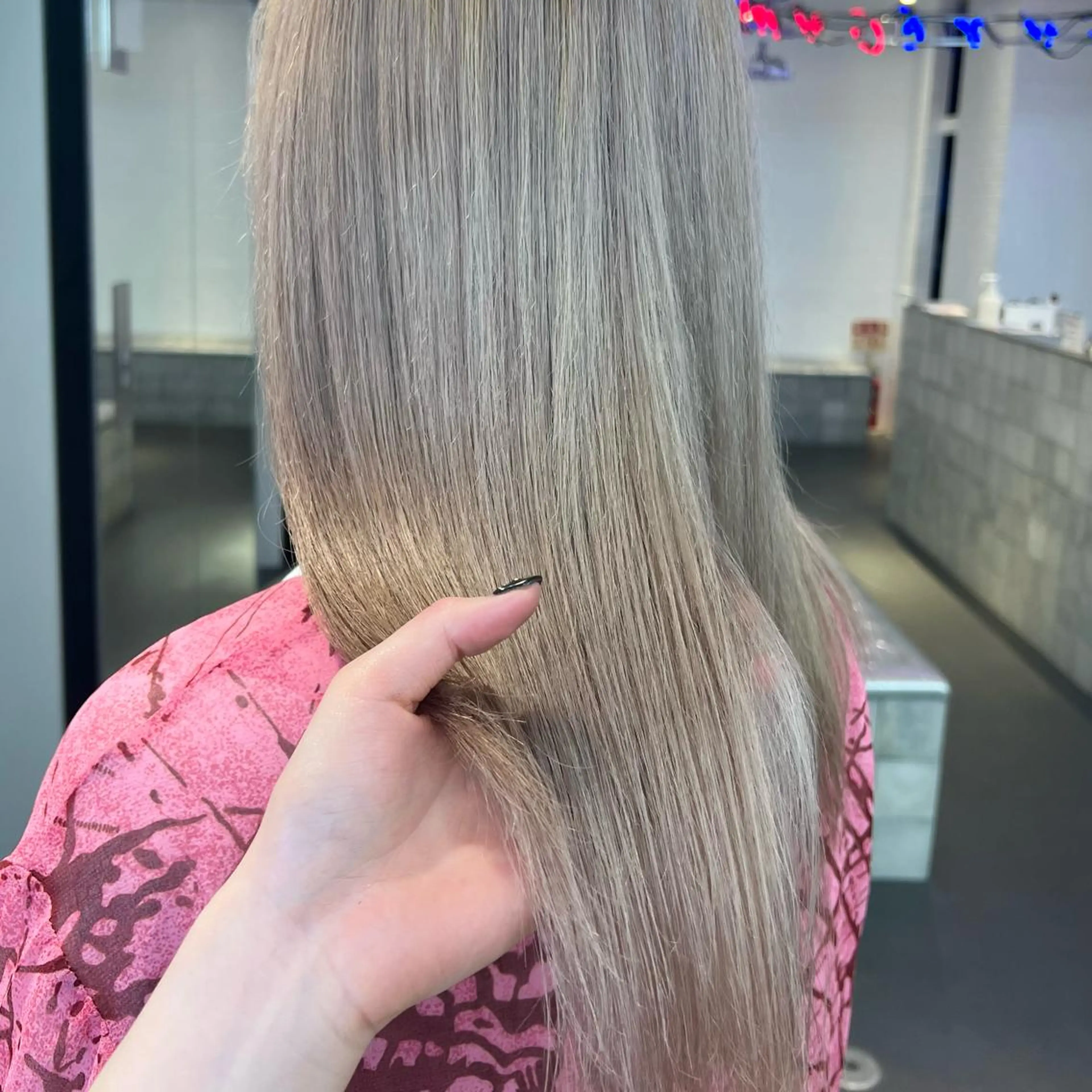 ミディアム カラー ベージュカラー ハイトーンカラー ハイトーンベージュ 🌼動き×透明感🩵 ハイトーン/ナナのヘアスタイル