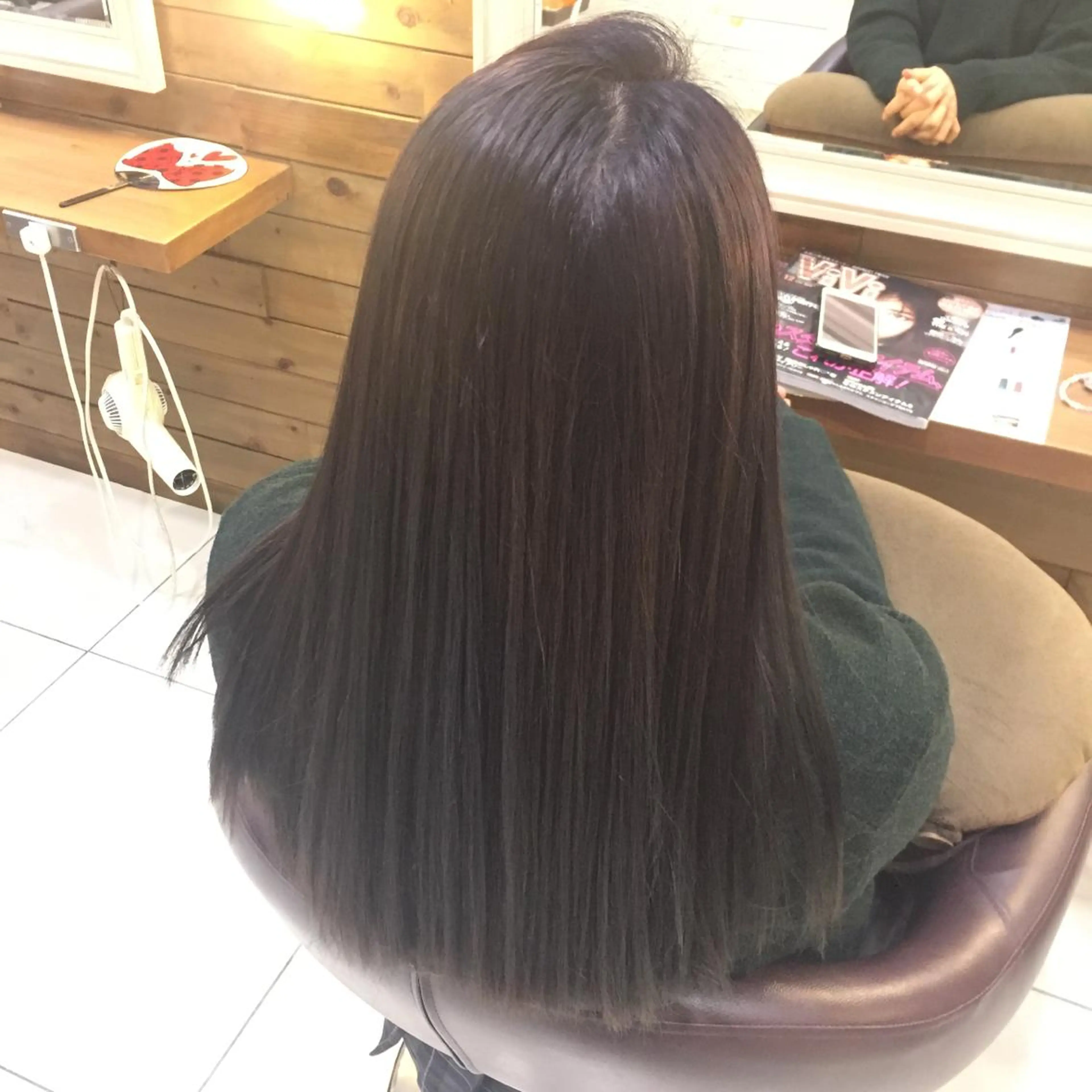 ロング アッシュ 黒田瀬奈/ボブ まろやかベージュのヘアスタイル