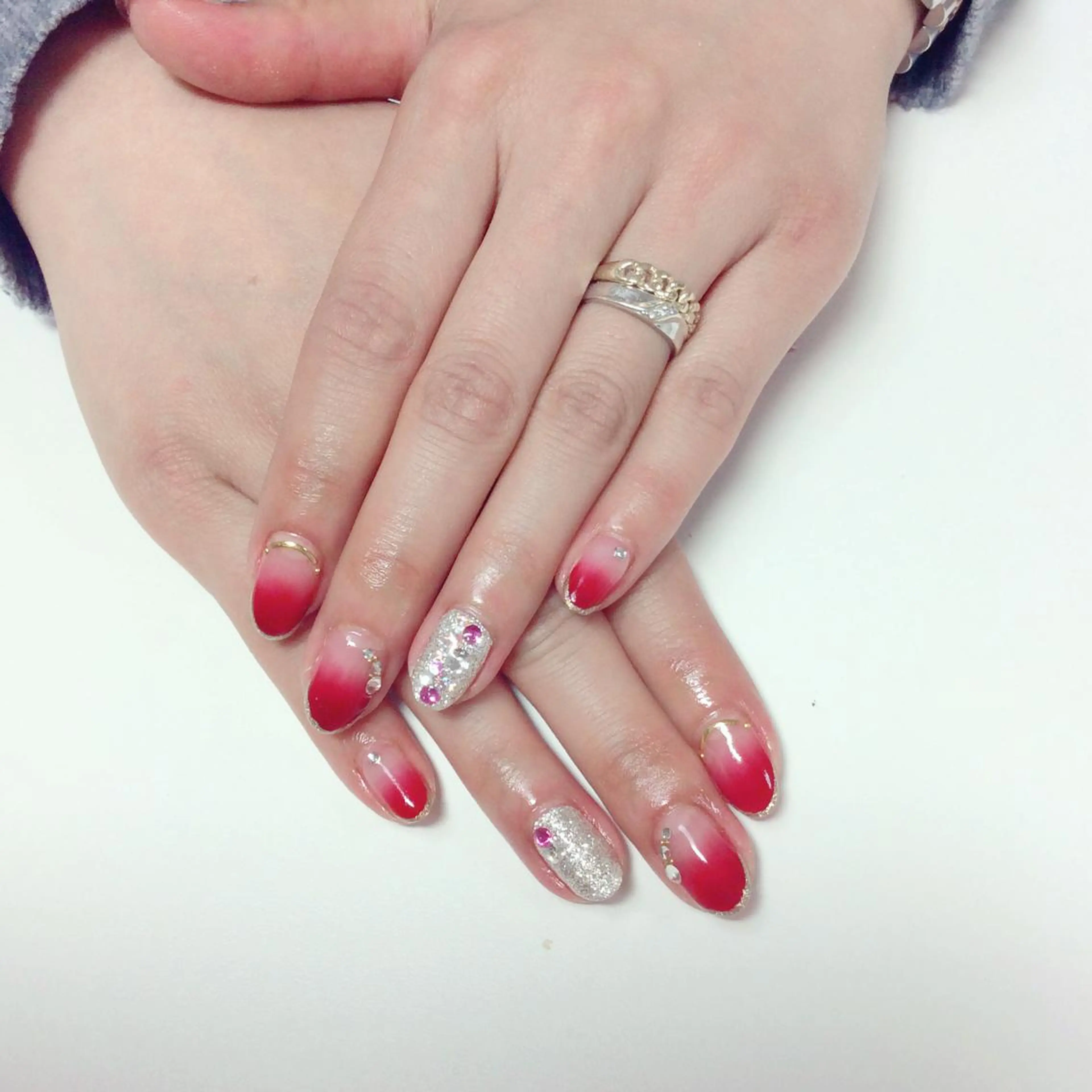 ネイル グラデーション キラキラネイル ラメ(グリッター) 赤色 Nail salon Ka pilinaのネイルデザイン