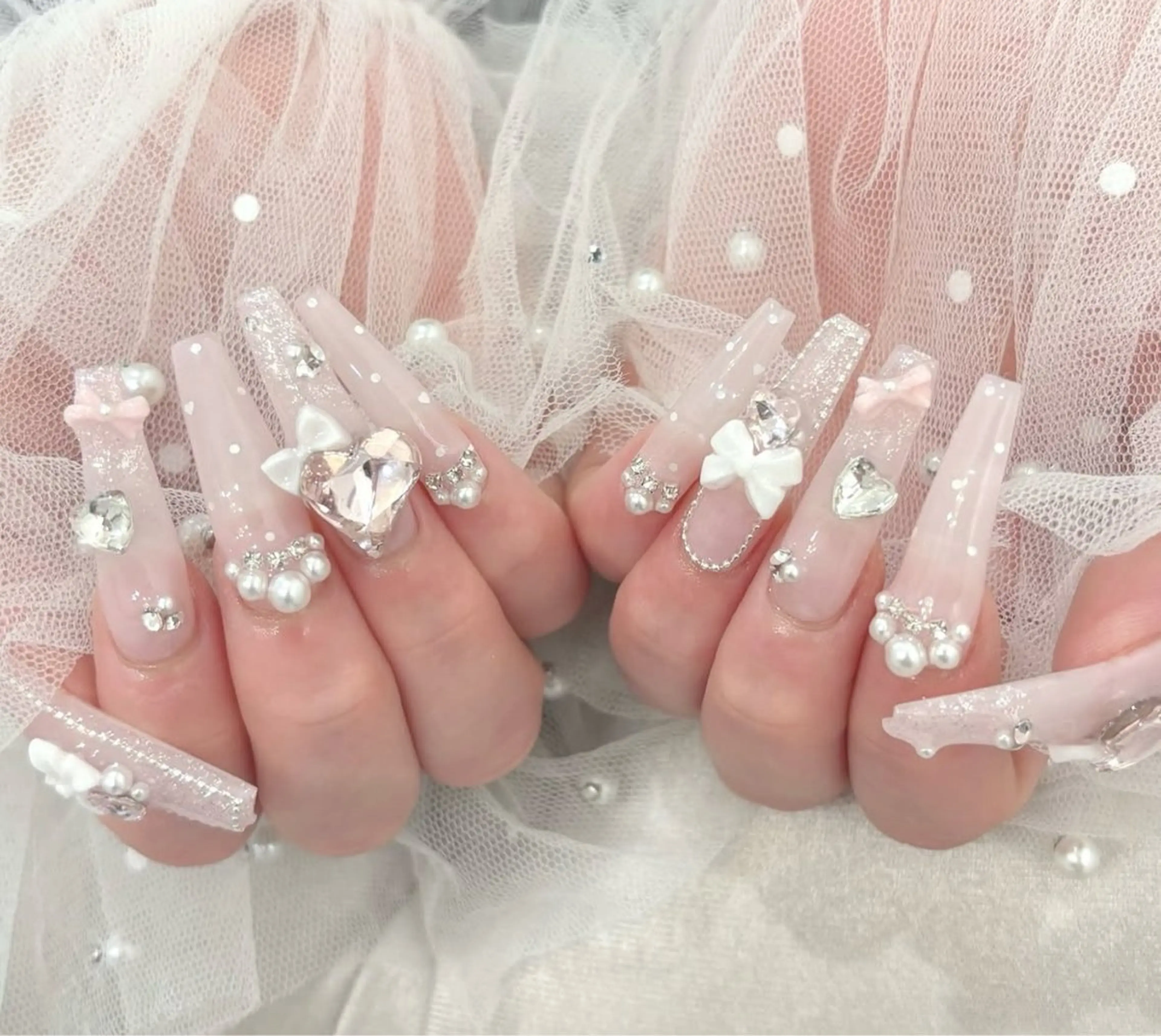 ネイル 長さ出し グラデーション キラキラネイル 韓国ネイル ラメ(グリッター) ハンドネイル ハンドケア Chisa Nail Studio所属・リ リのネイルデザイン