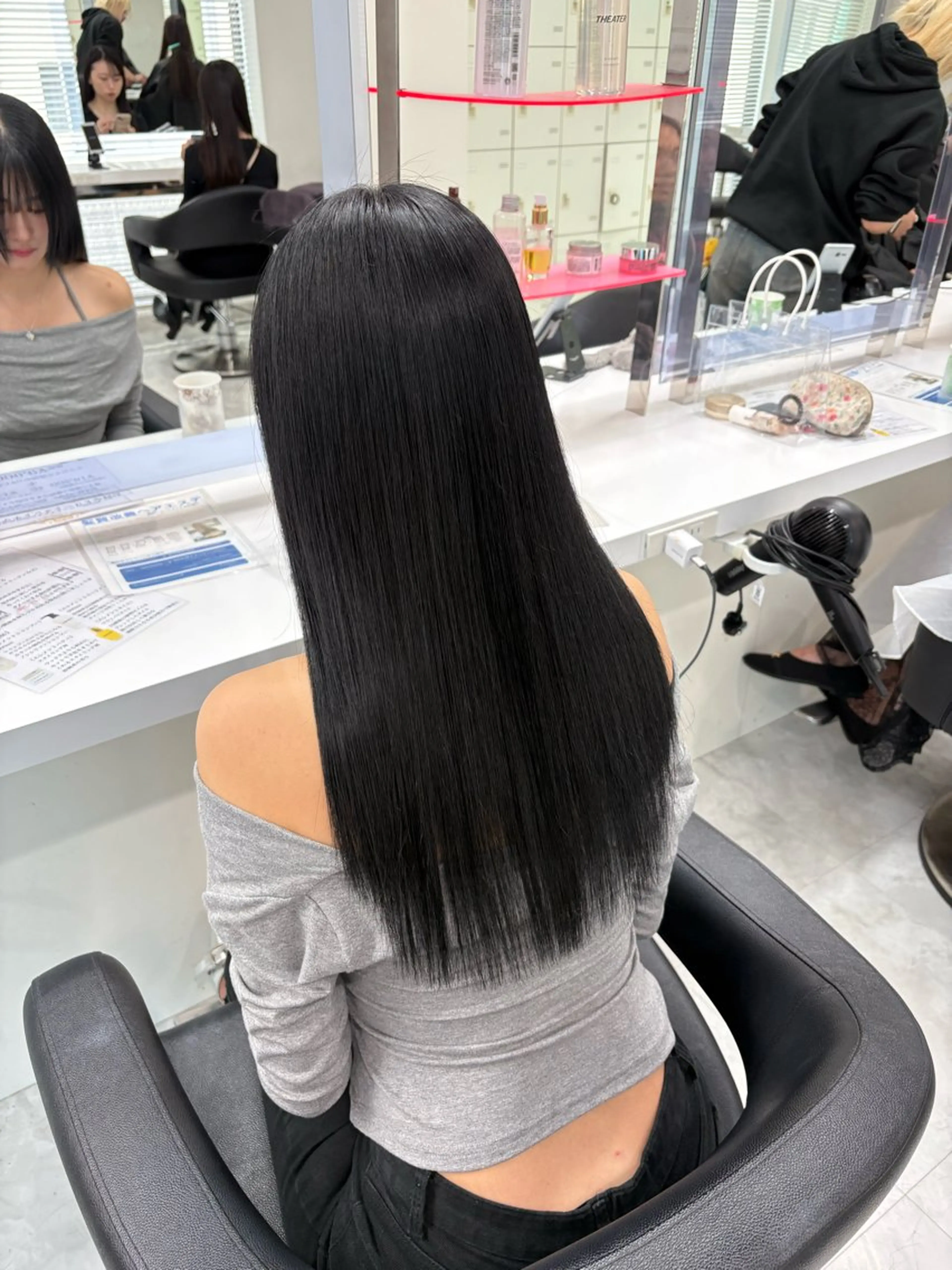 ロング カット 縮毛矯正 トリートメント 透けるやわらか艶髪♡ ナチュラルストレートのヘアスタイル