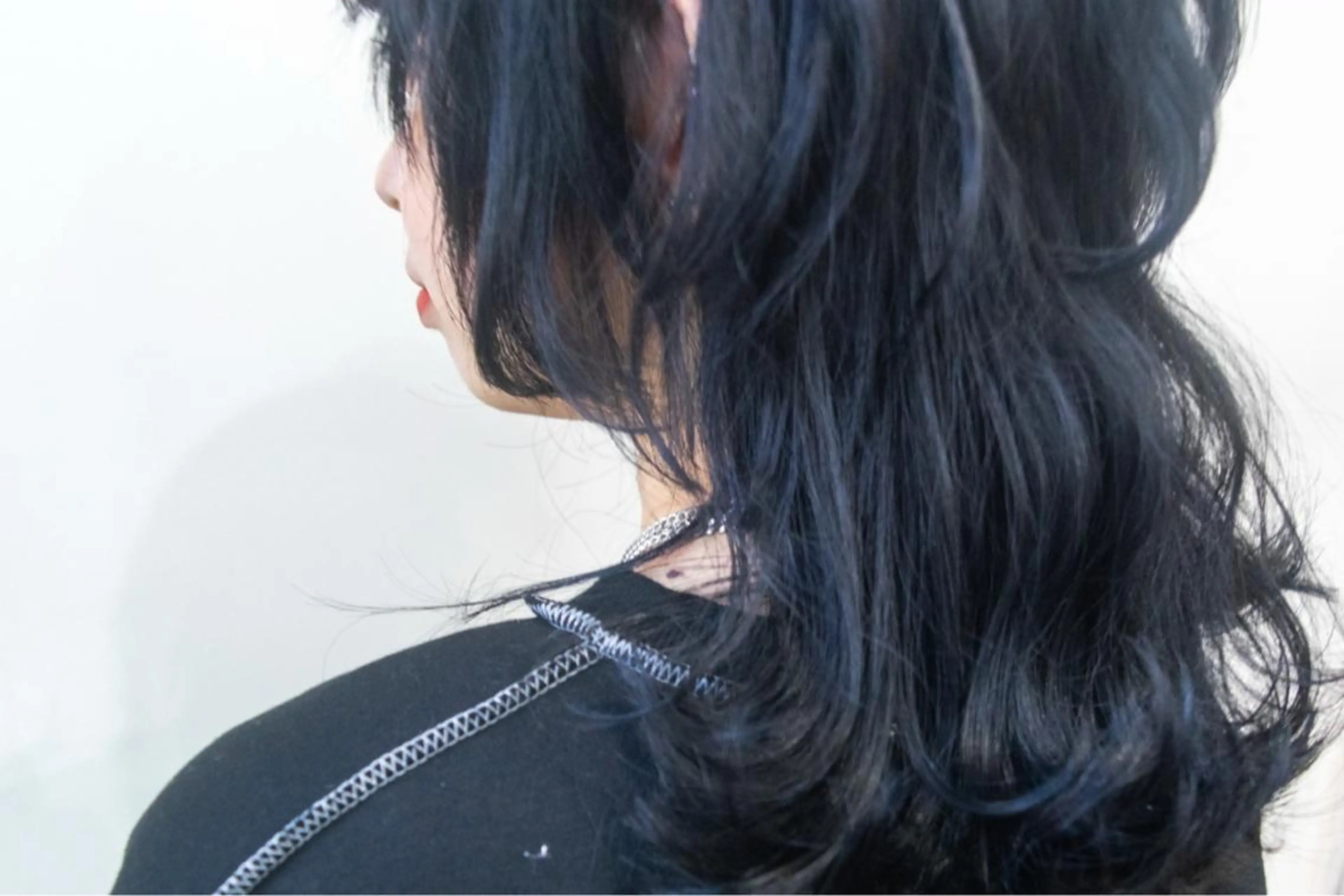 セミロング ウルフカット ハイトーンカラー RYUのヘアスタイル