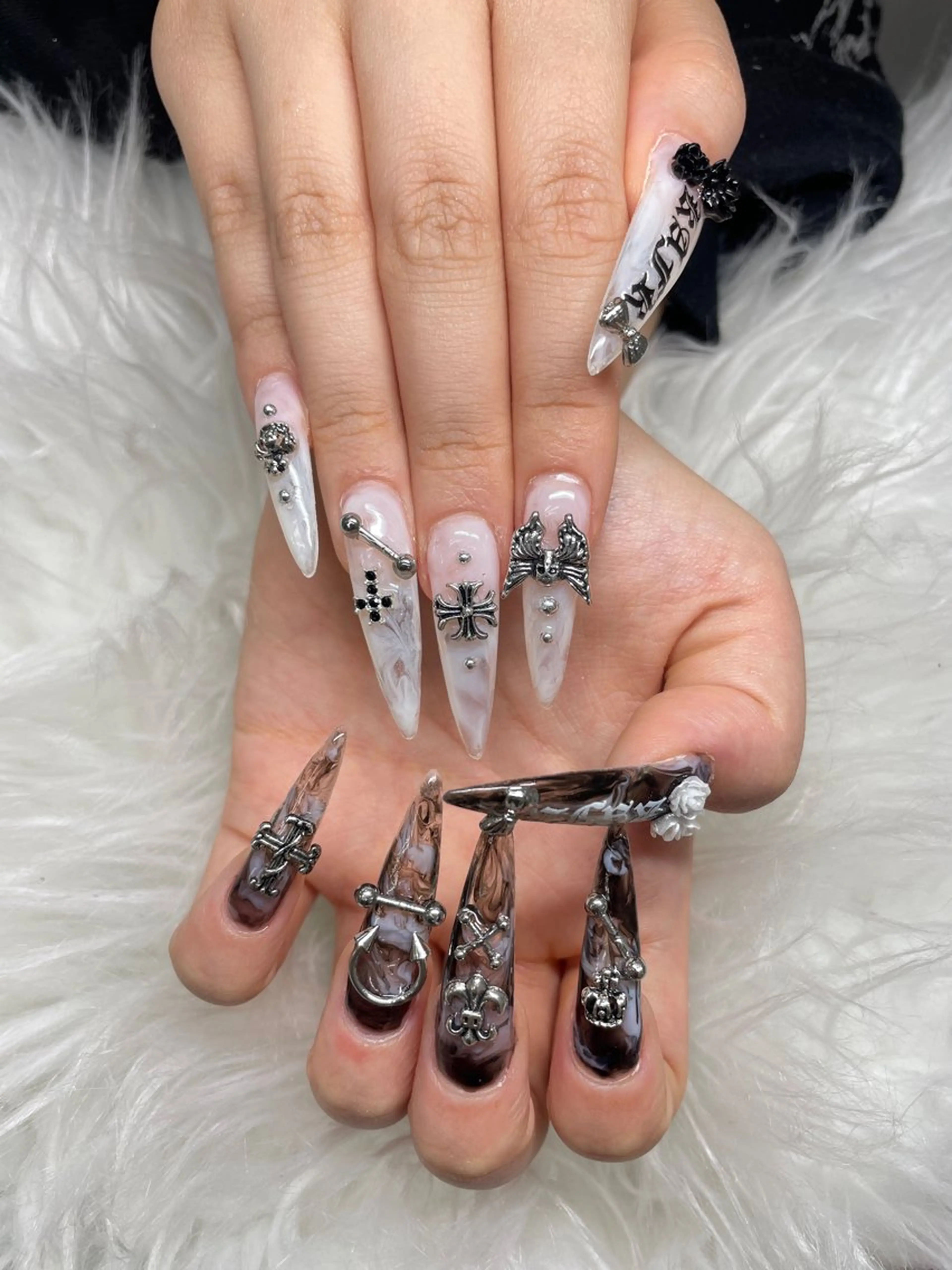 ネイル アートネイル 長さ出し ガーリー 韓国ネイル 持ち込み ハンドネイル Rin Nail所属・Emi Nailのネイルデザイン