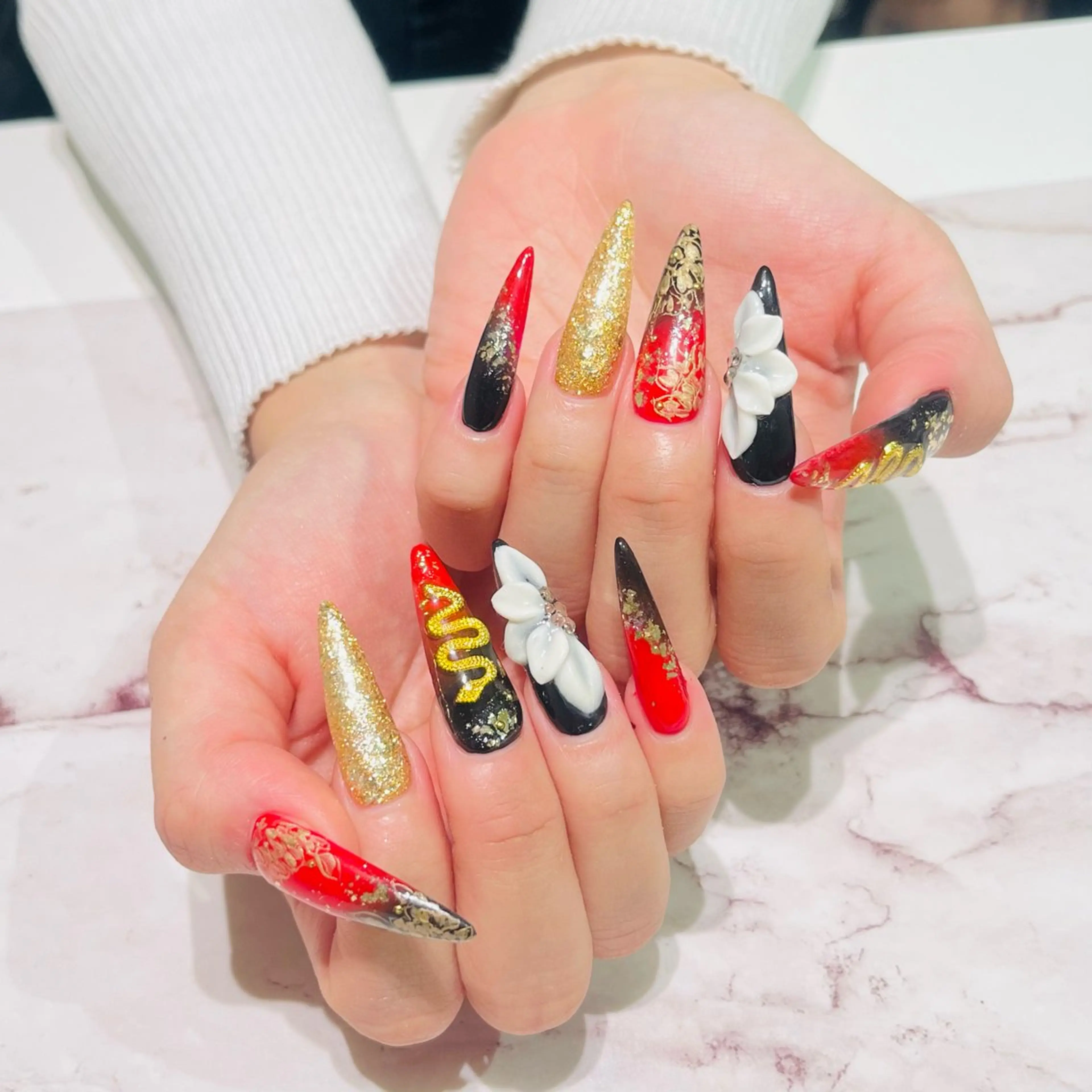 ネイル アートネイル 成人式 ハンドネイル Hair removal & Beauty salon Produce by Lucia所属・nail salon Luciaのネイルデザイン