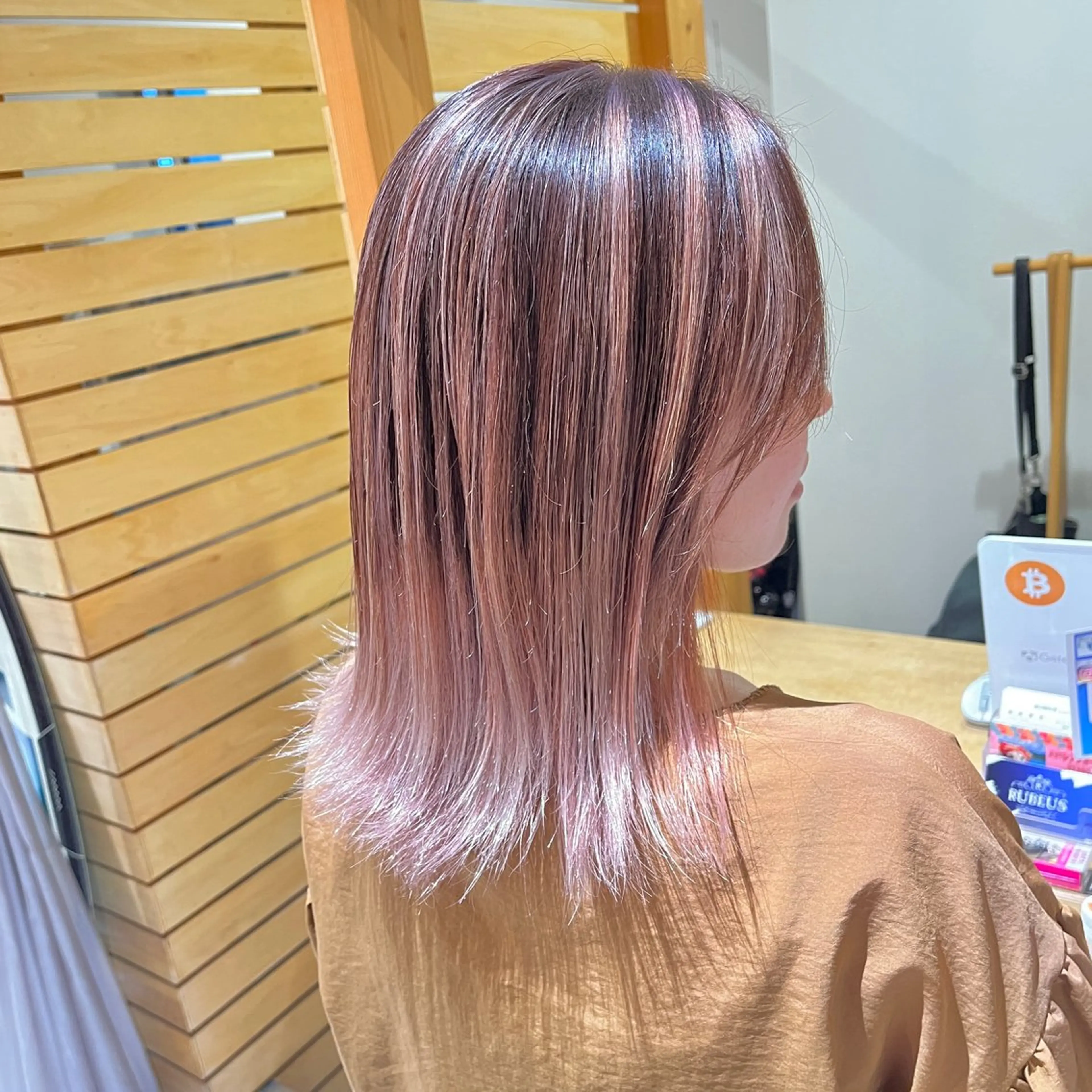 ミディアム カラー ブリーチ ヘアカラー トリートメント ヘアセット RUBEUS【ルベウス】所属・✨艶々カラー🎨 杉本賢人のヘアスタイル