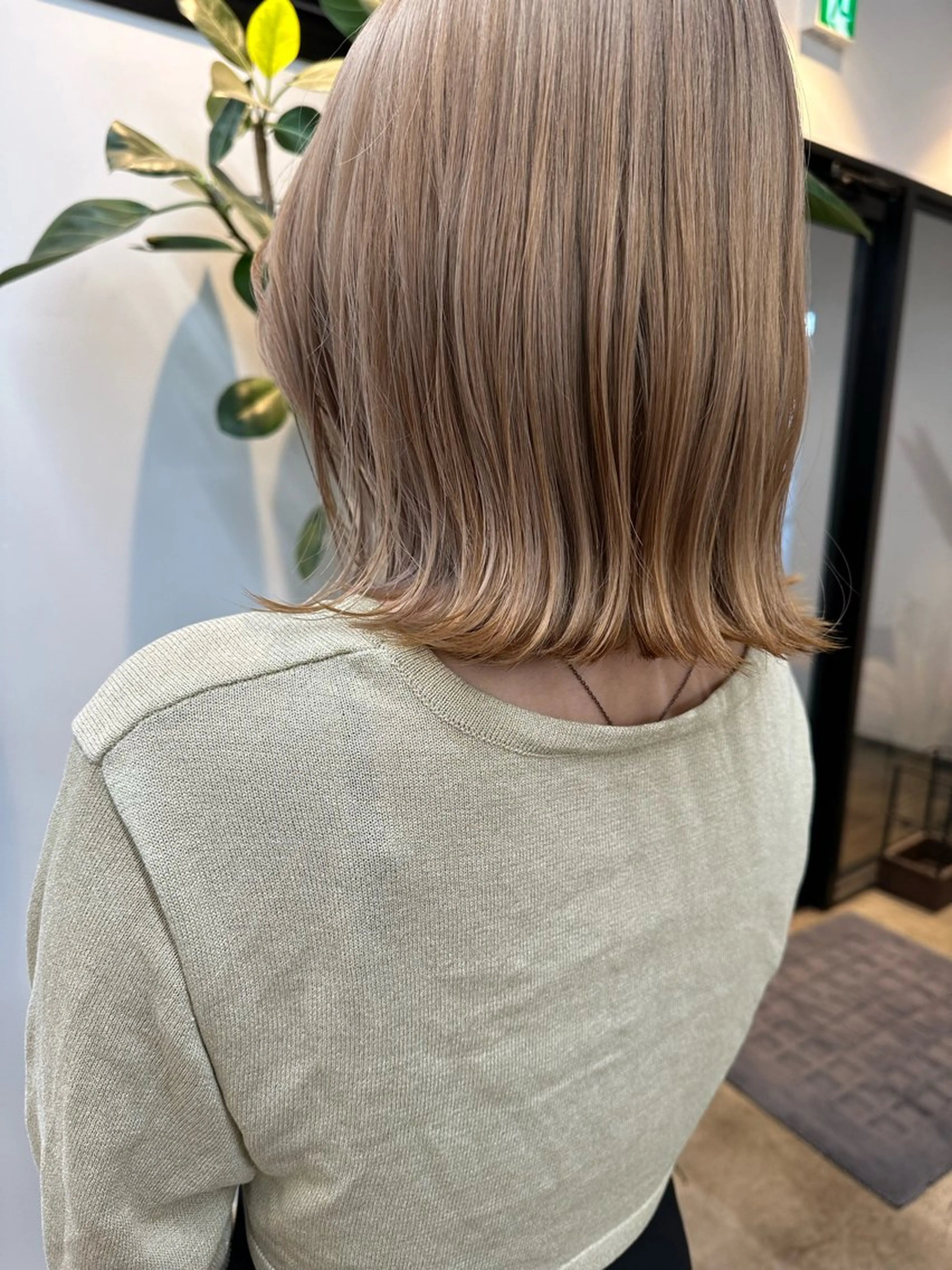 ミディアム カラー yuika .のヘアスタイル