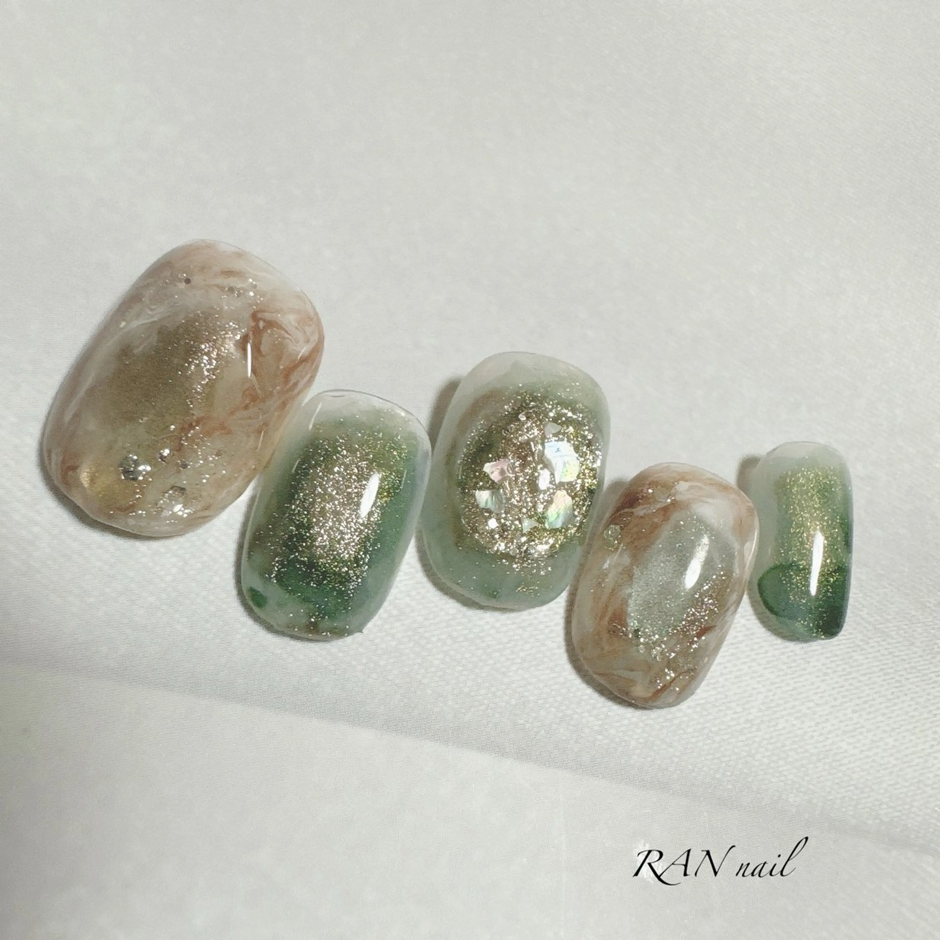 ネイル ブラウン 卒業式 グリーン マグネットネイル 大理石ネイル(マーブル) ハンドネイル フットネイル RAN nail 〜ランネイル〜所属・RAN nailのネイルデザイン