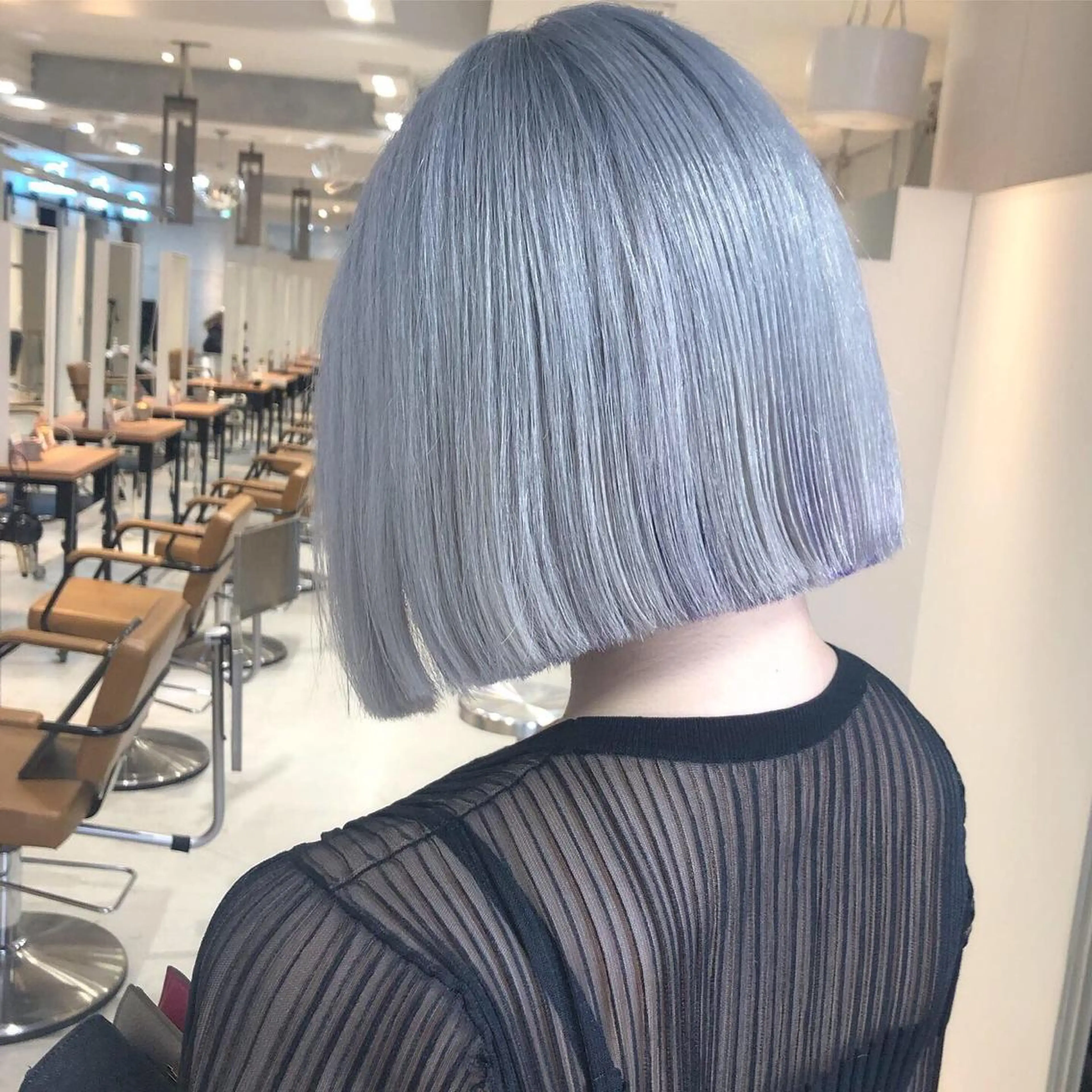 ミディアム カラー シルバー ホワイトシルバー ORIKA 美容室のヘアスタイル