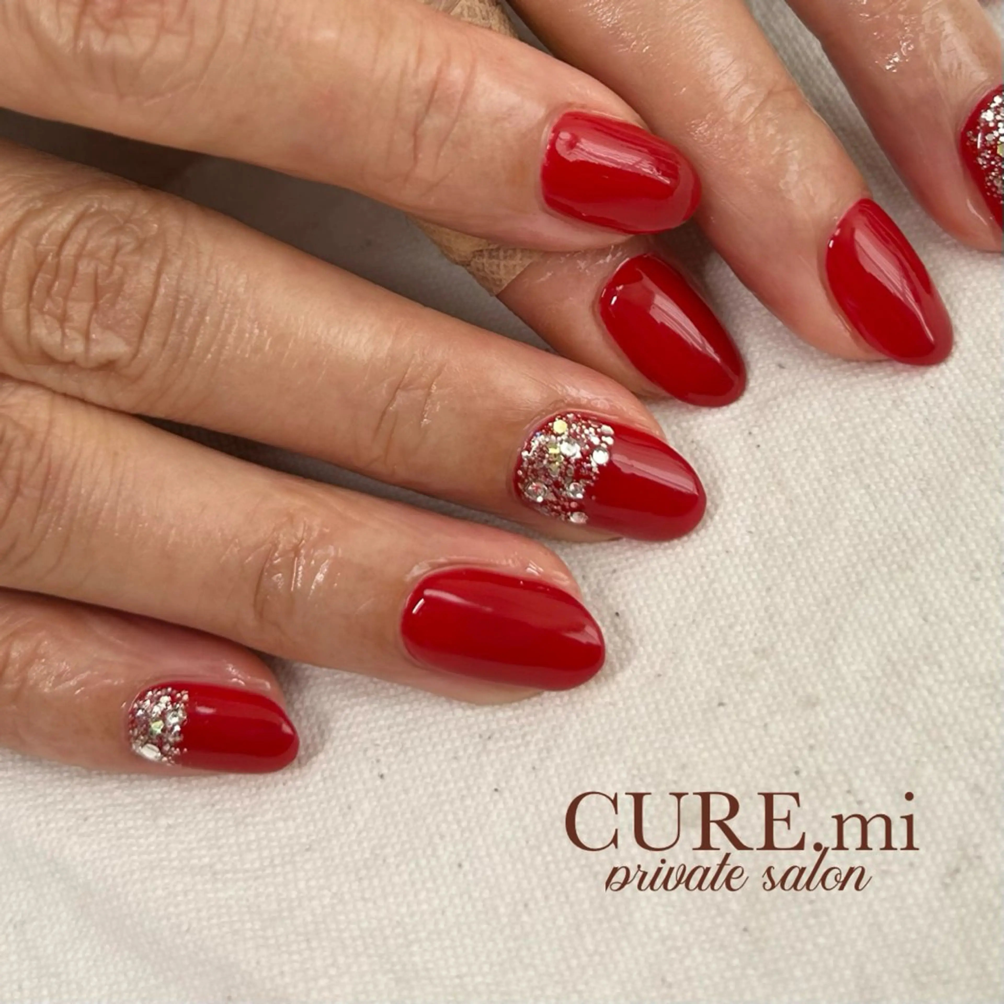 ネイル 赤色 シンプルネイル ハンドネイル ハンドケア CURE.mi所属・伊藤 美香のネイルデザイン