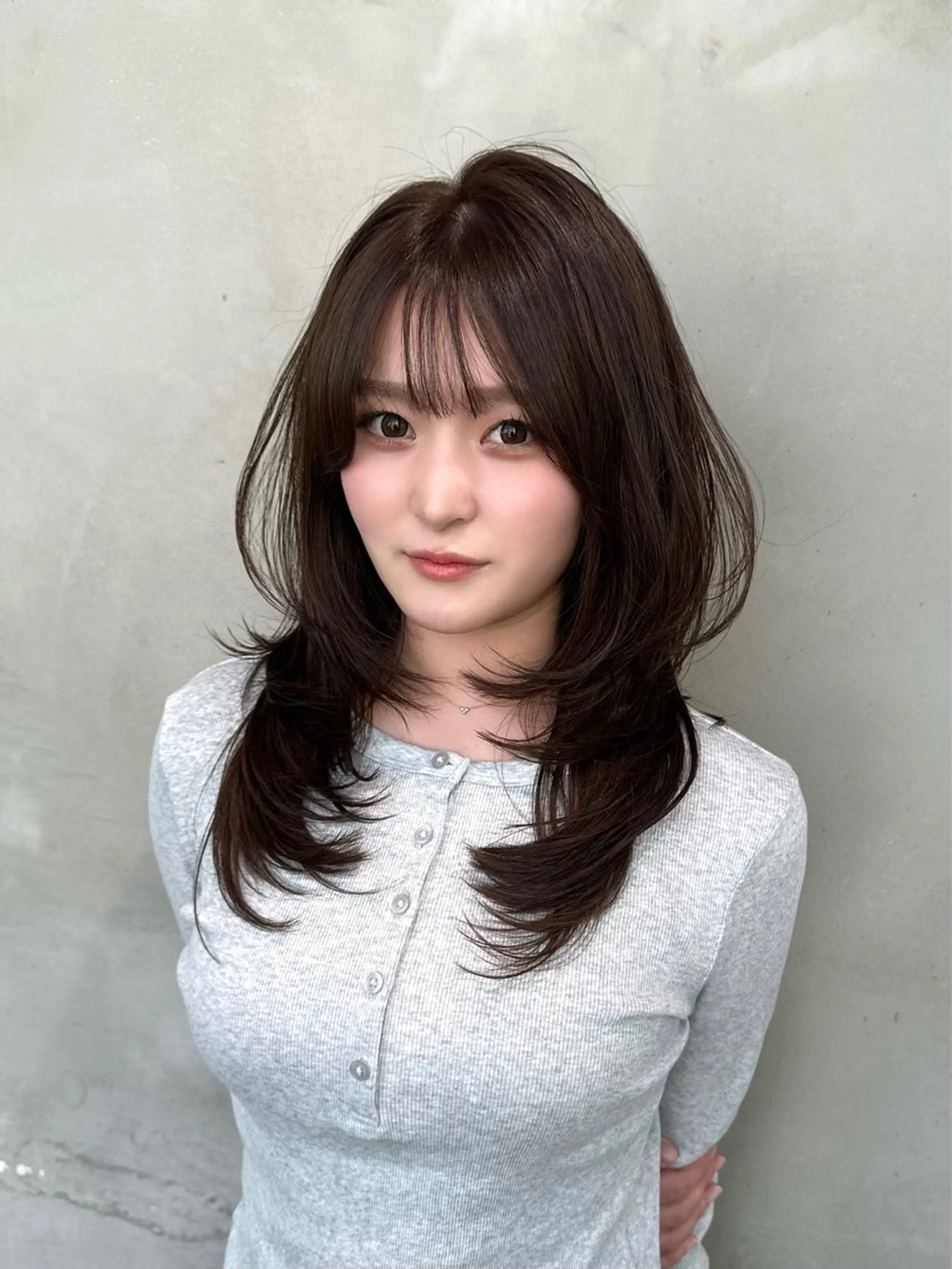 ミディアム カラー ブラウンカラー 透明感カラー ダークブラウン ハッシュカット 韓国風ヘア カット トリートメント 渋谷/レイヤーカット 透明感/サッタのヘアスタイル