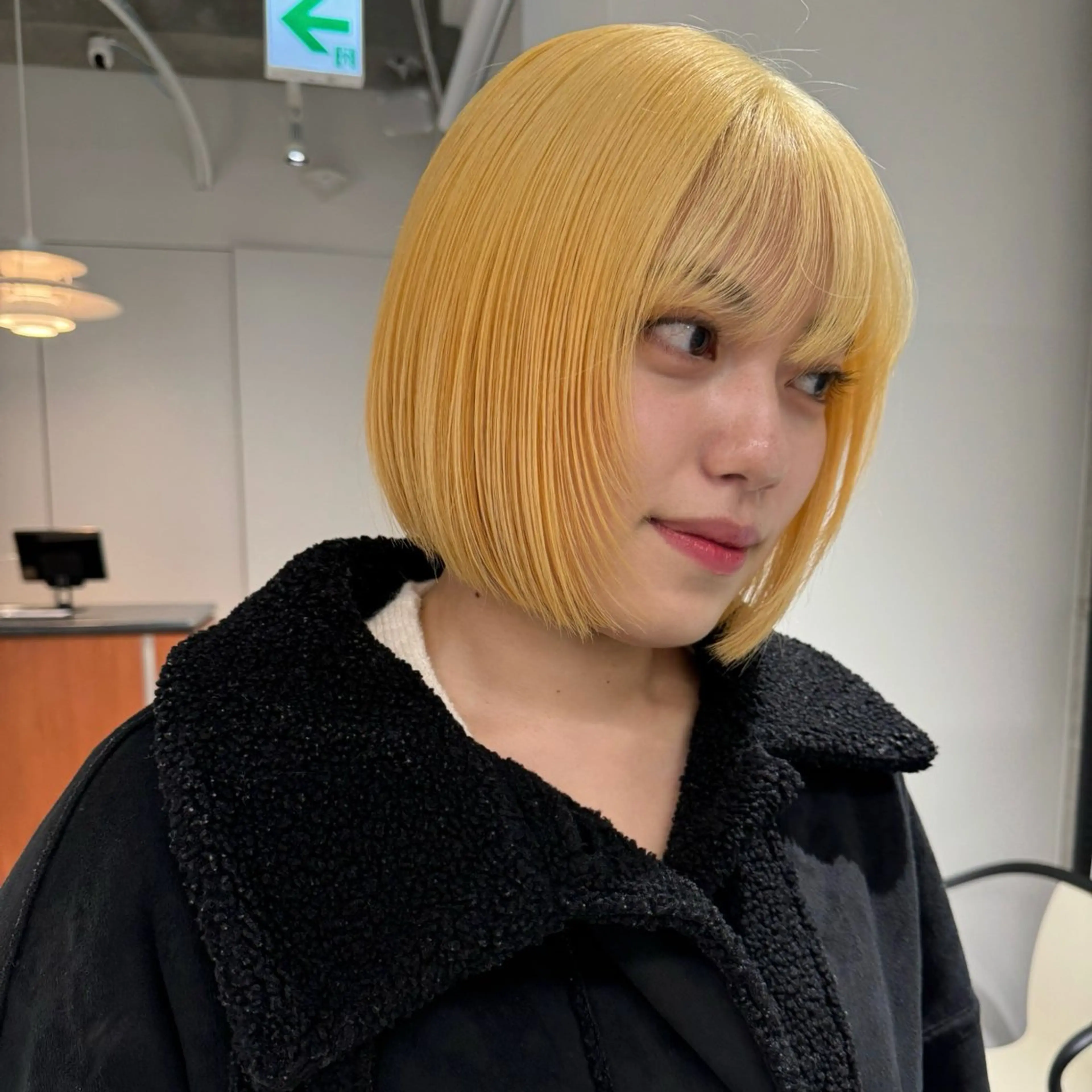 ショート カラー ヘアアレンジ 抜きっぱなしブロンド ブロンド ボブ カット ヘアカラー 🌐サトウ リョウ🌐のヘアスタイル