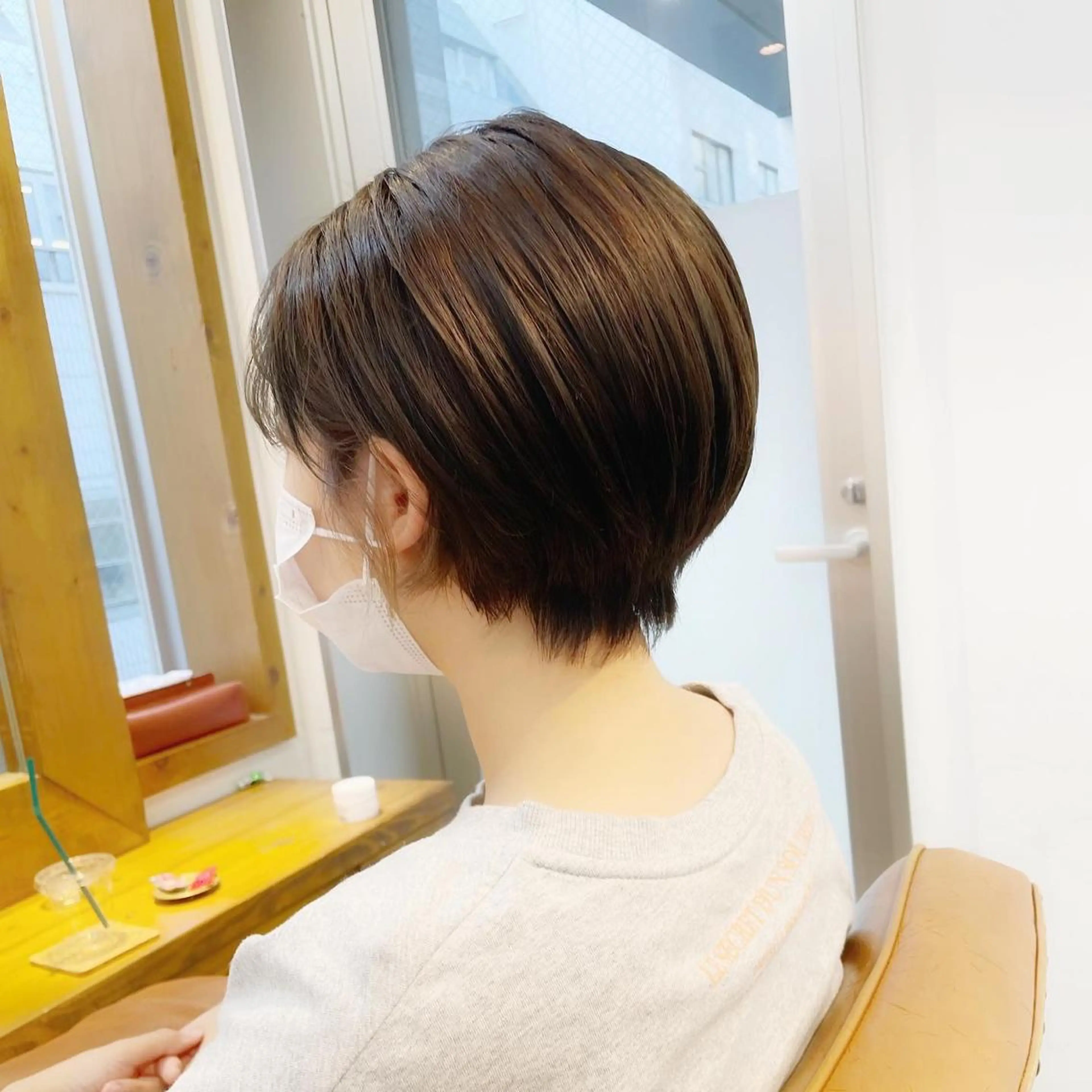 ショート カラー ショートレイヤー 丸みショート グラデーションカラー くびれヘア くせ毛 カット newline銀座所属・銀座ショート/ 大人ショート/金子涼のヘアスタイル