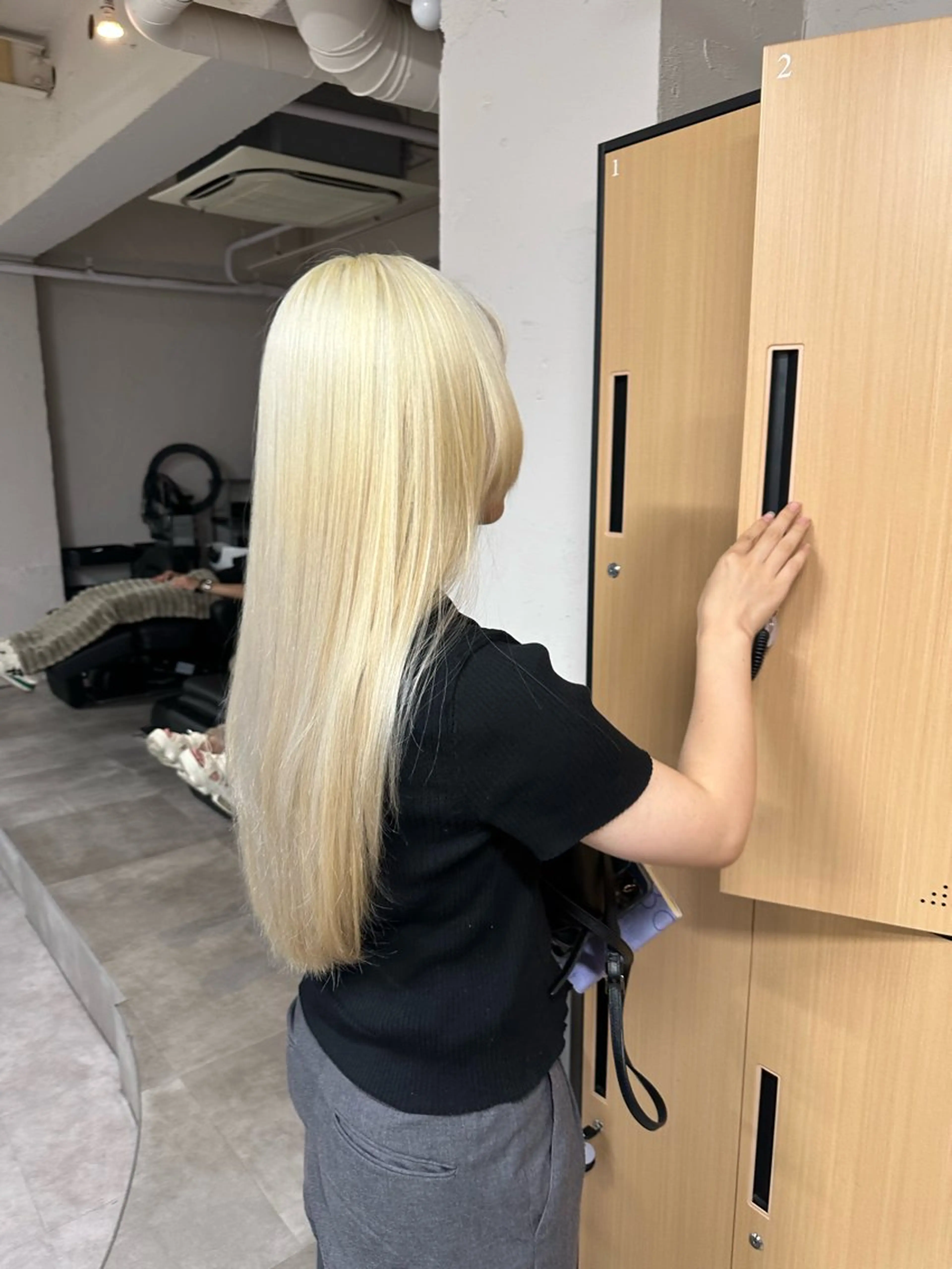 ロング カラー ブロンド ホワイトブロンド ヘアカラー tokute よしかわなお🍒のヘアスタイル