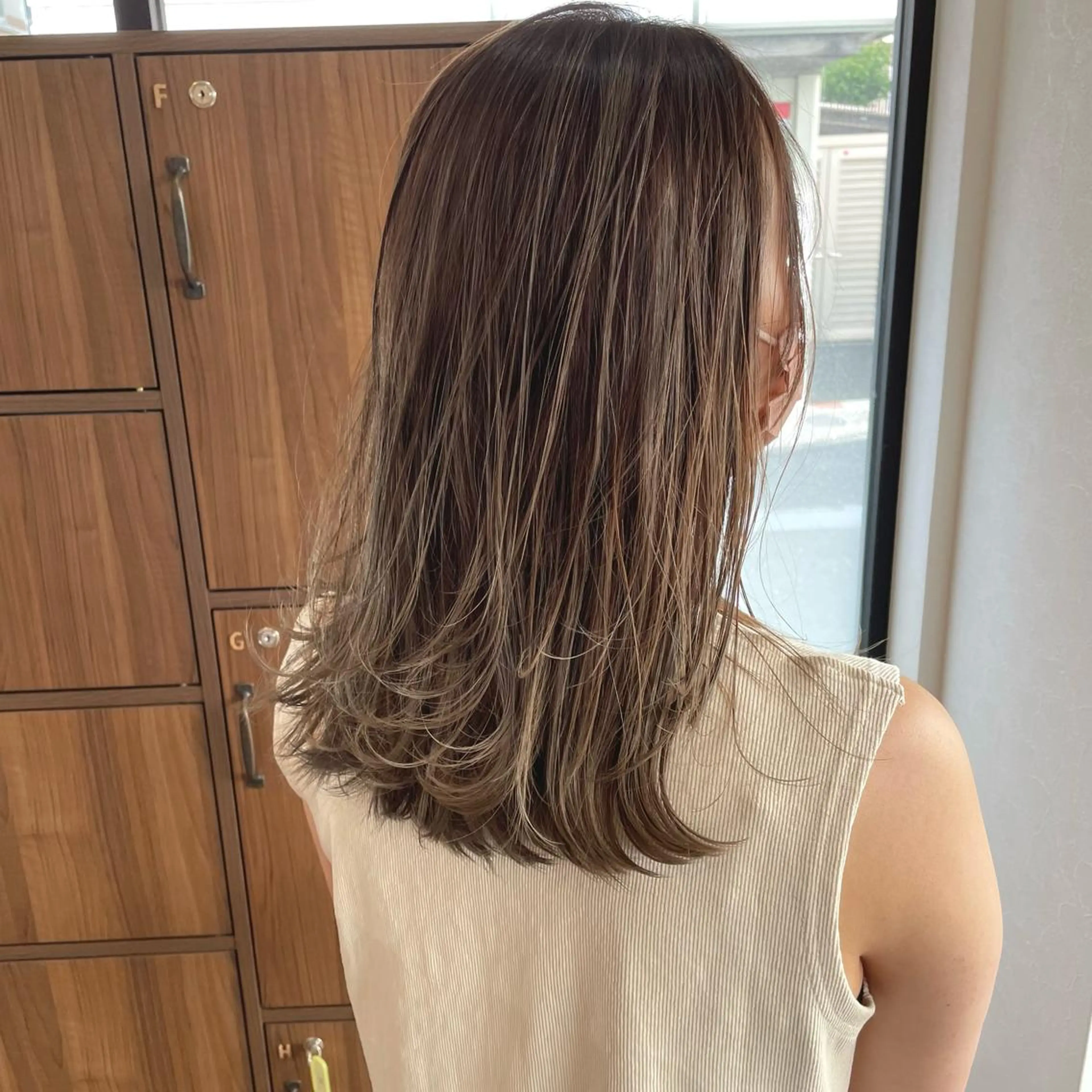 セミロング カラー ヘアアレンジ バレイヤージュ レイヤーカット カット ヘアカラー トリートメント 🎗秋山勇 /三宮指名No.1のヘアスタイル