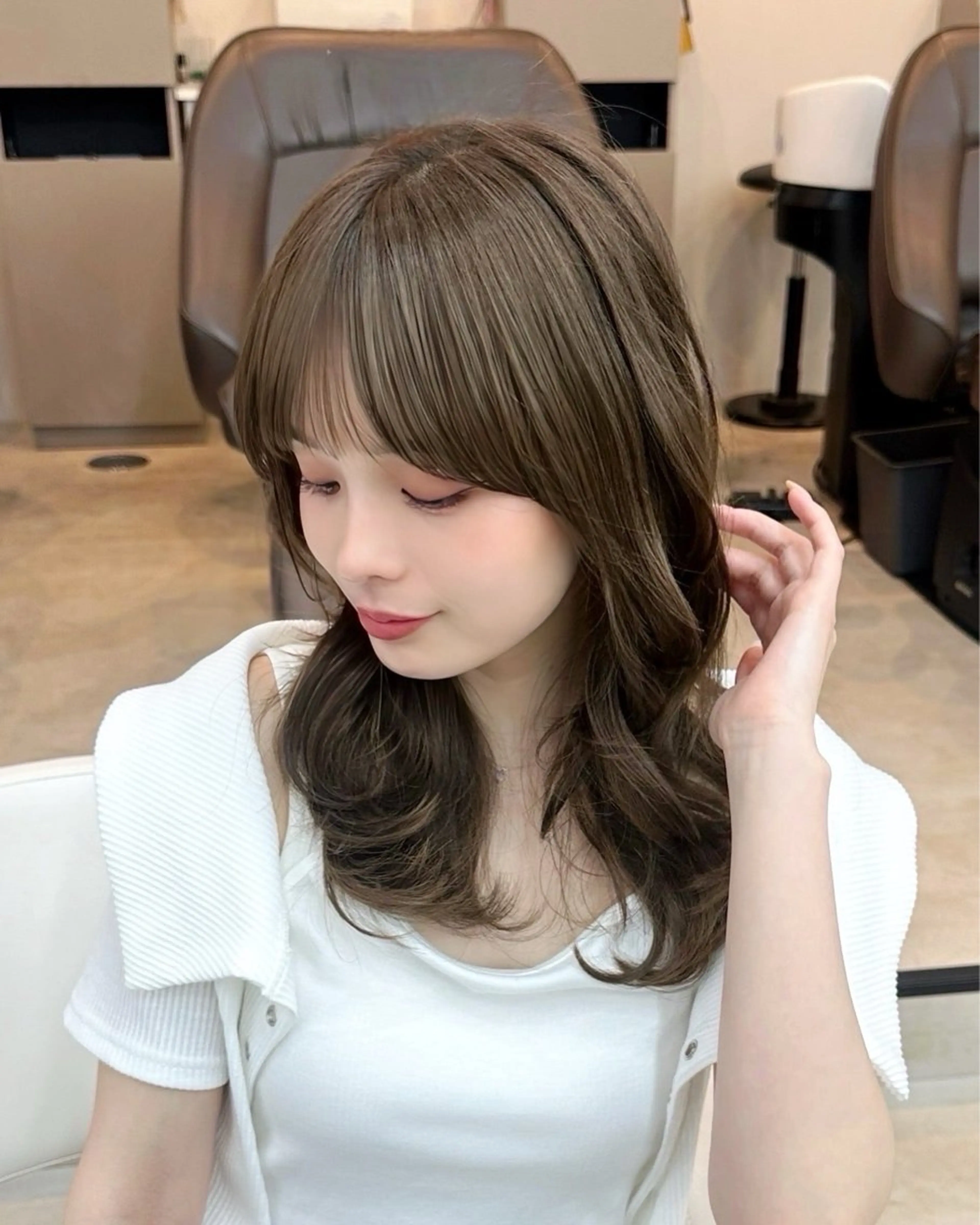 ミディアム カラー ベージュカラー 透明感カラー Aura所属・丸山 心 / 艶カラーのヘアスタイル